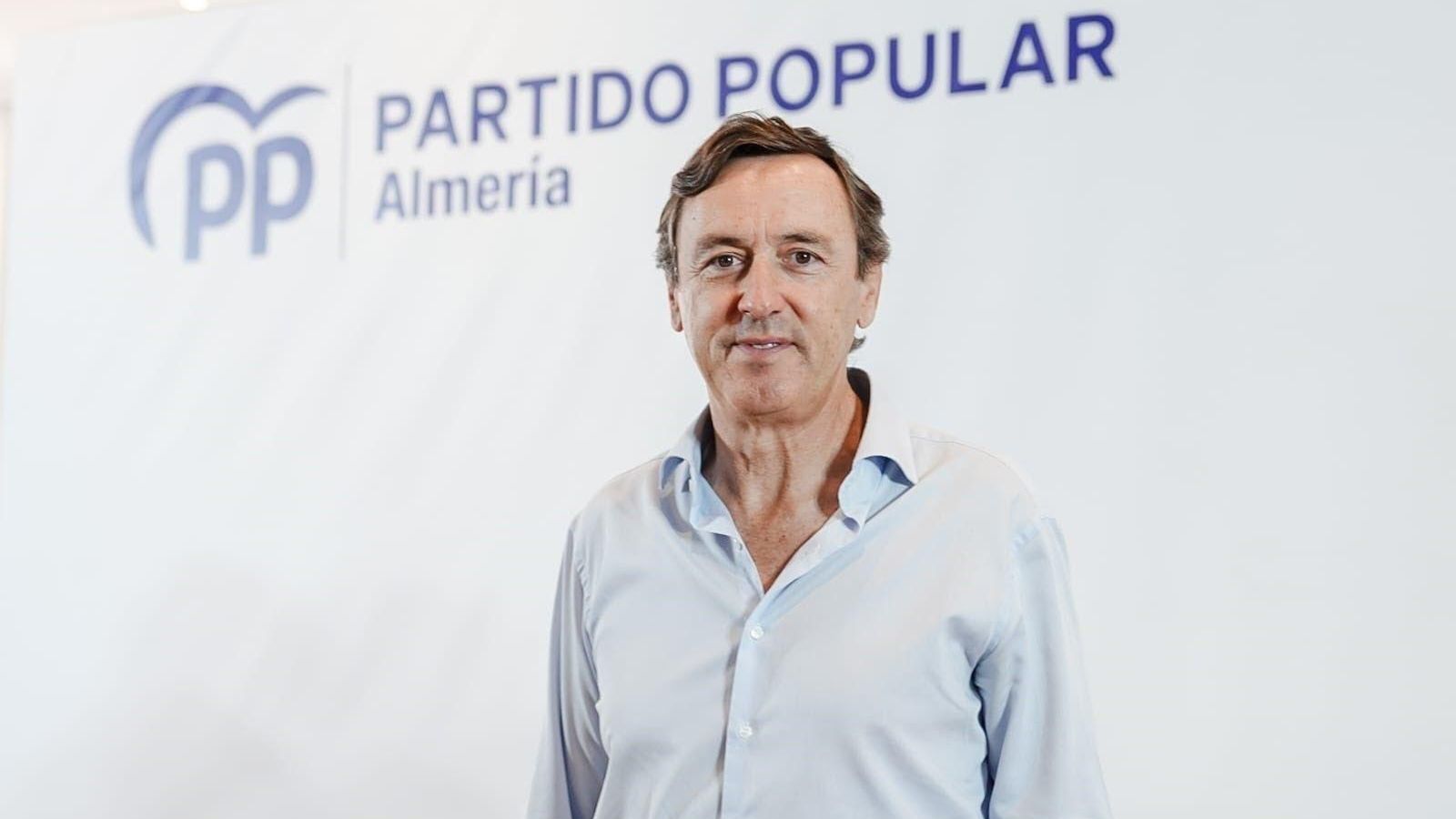 Rafael Hernando en la sede del PP de Almería
