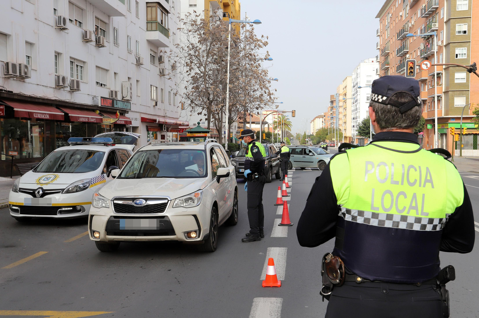 Imágenes de las actuaciones de la Policía Local de Huelva para combatir el coronavirus