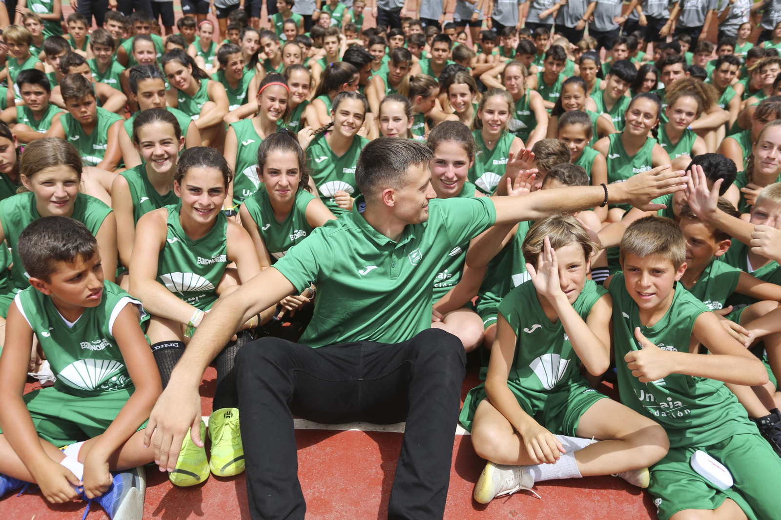 Las fotos de la presentación de Aleksa Avramovic
