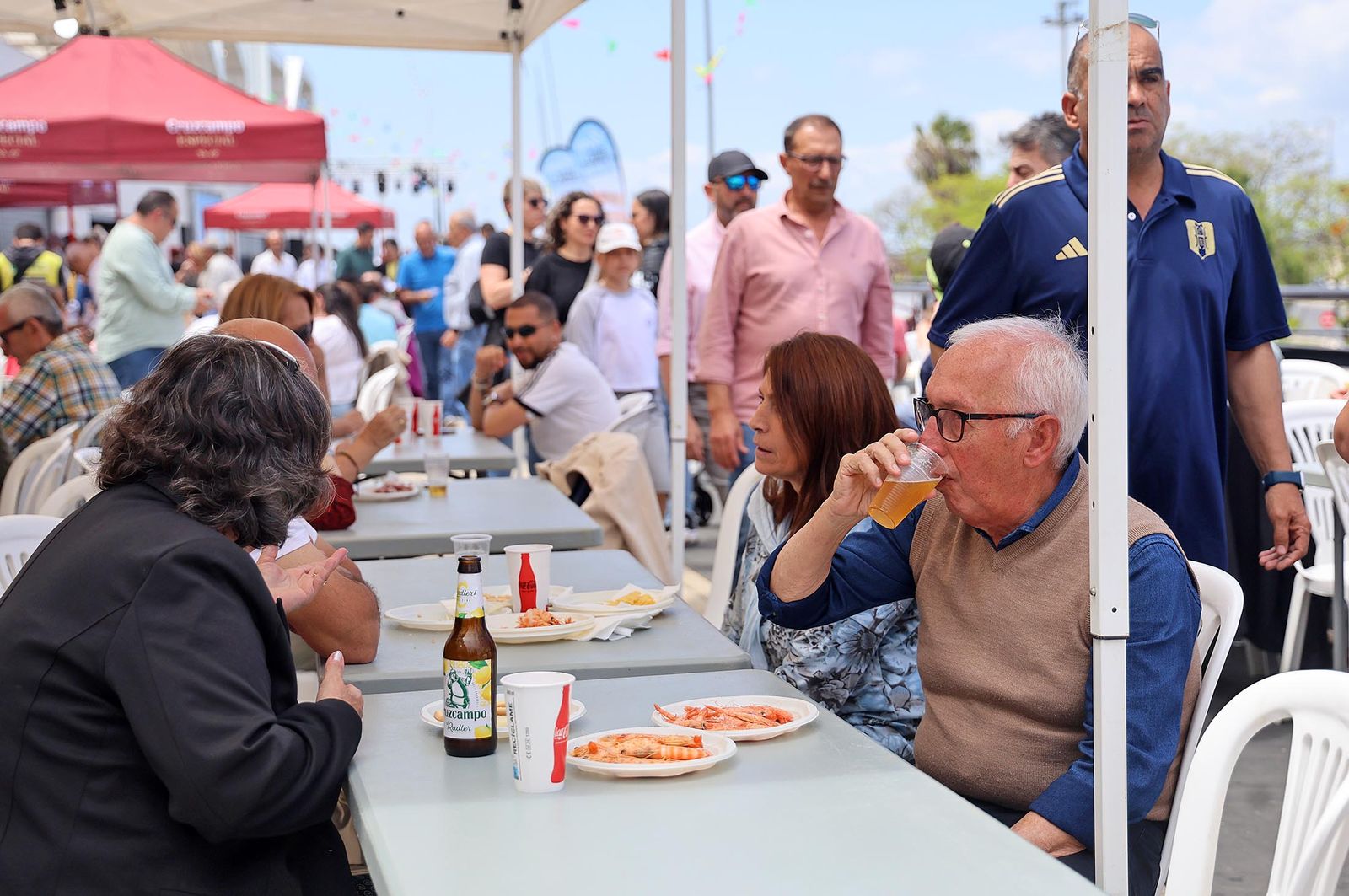 Imágenes del ambiente en la Feria de la Gamba y el Marisco de Huelva