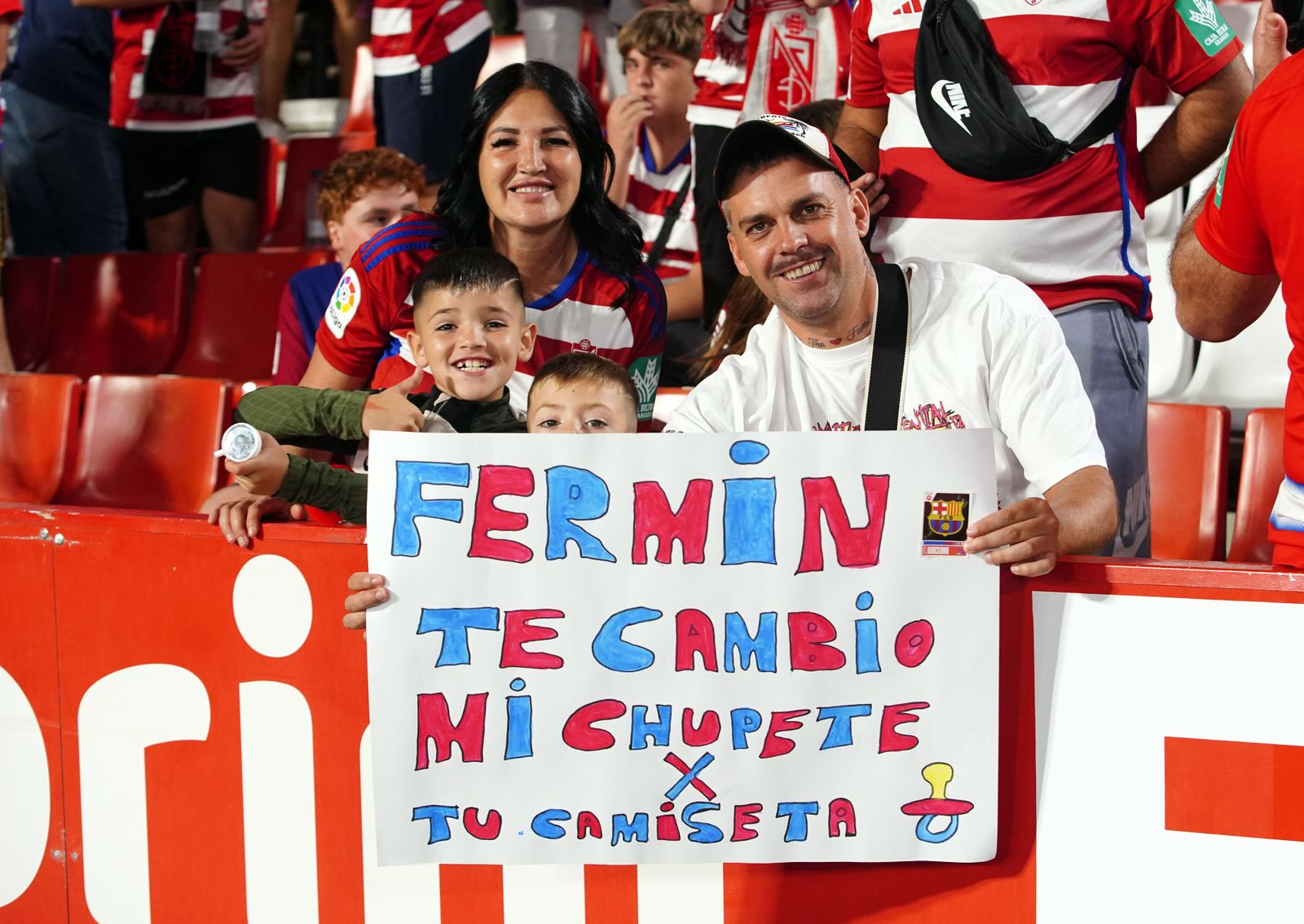 Encuéntrate en la grada en el Granada CF - FC Barcelona