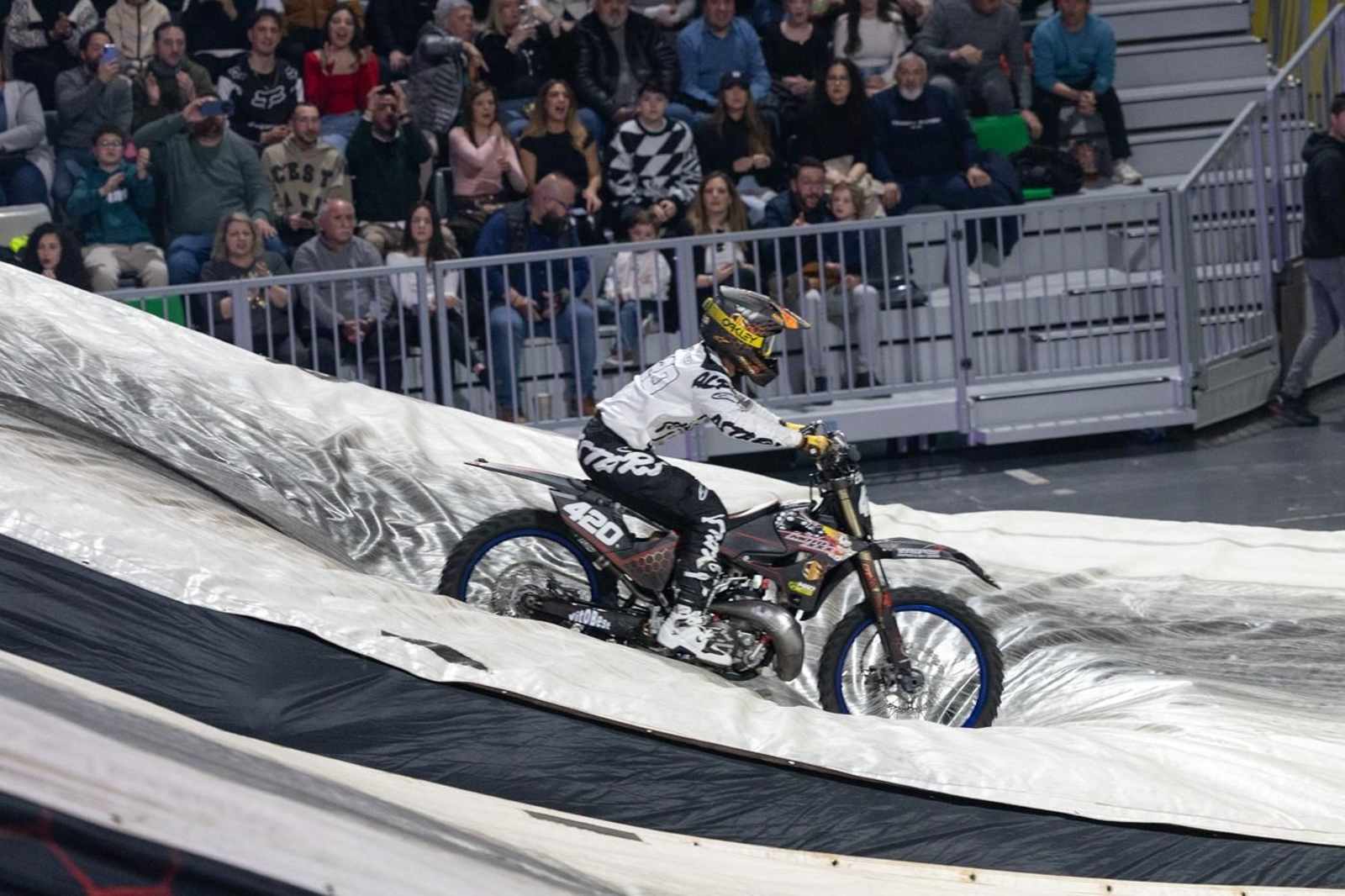 En imágenes: el Soloflow Freestyle enamora en Jaén con acrobacias y espectáculo en estado puro