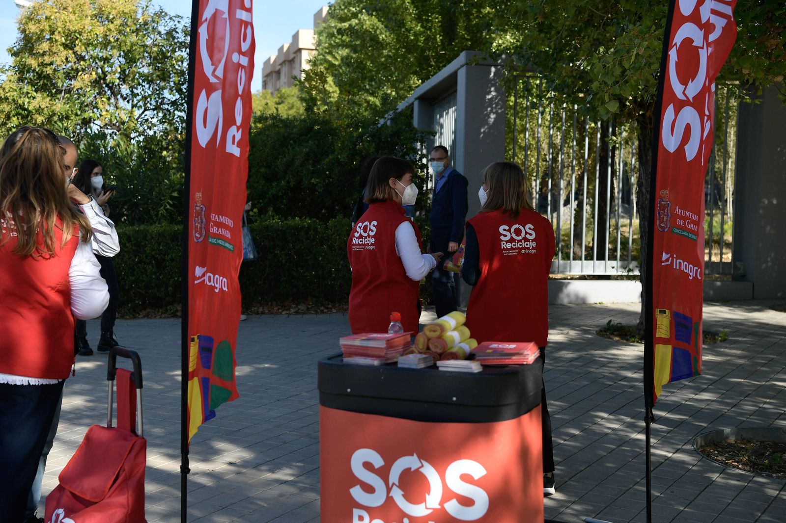 Fotos de la campaña 'Sos reciclaje' en Granada