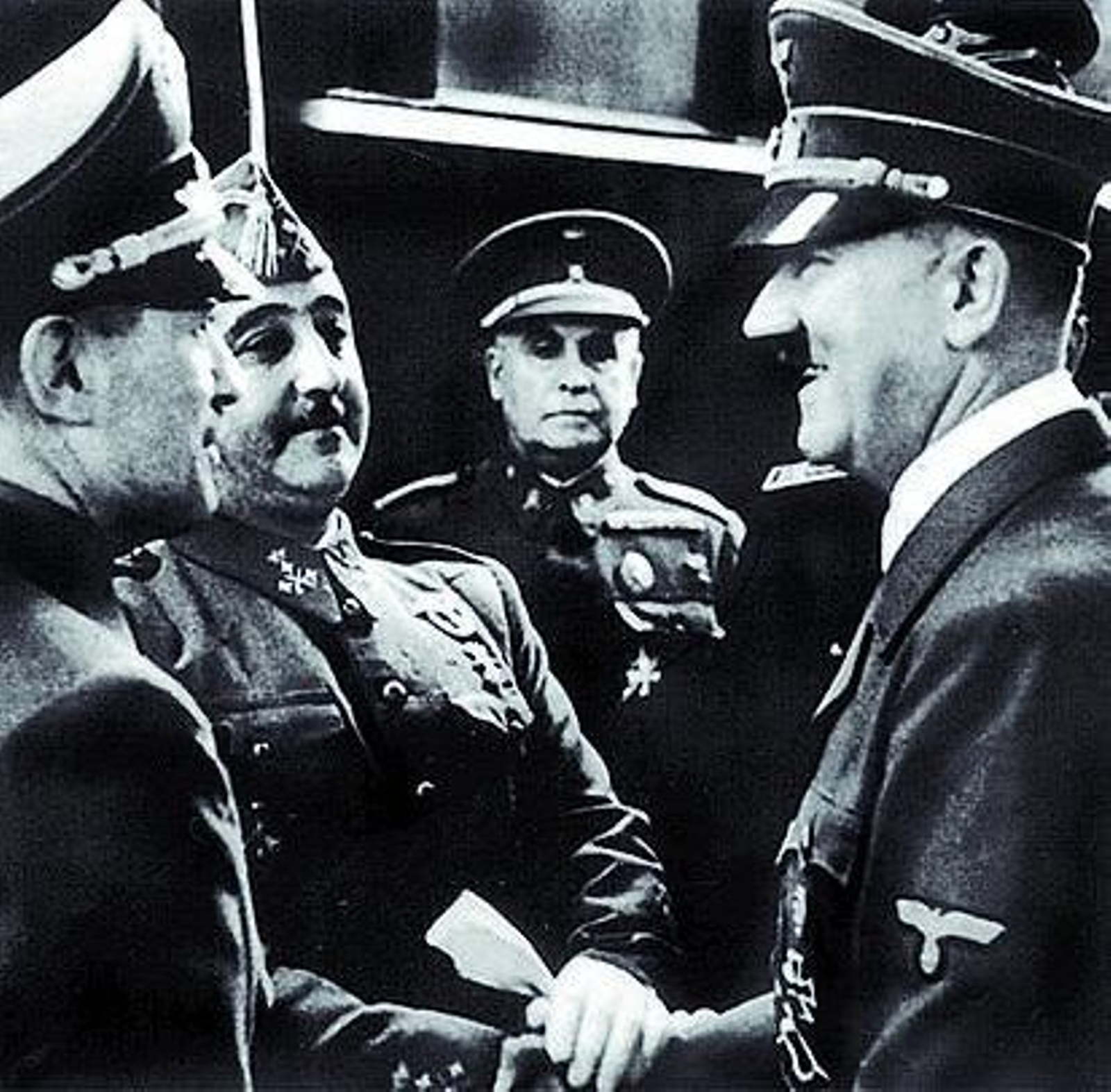 Los dictadores Francisco Franco y Hitler.