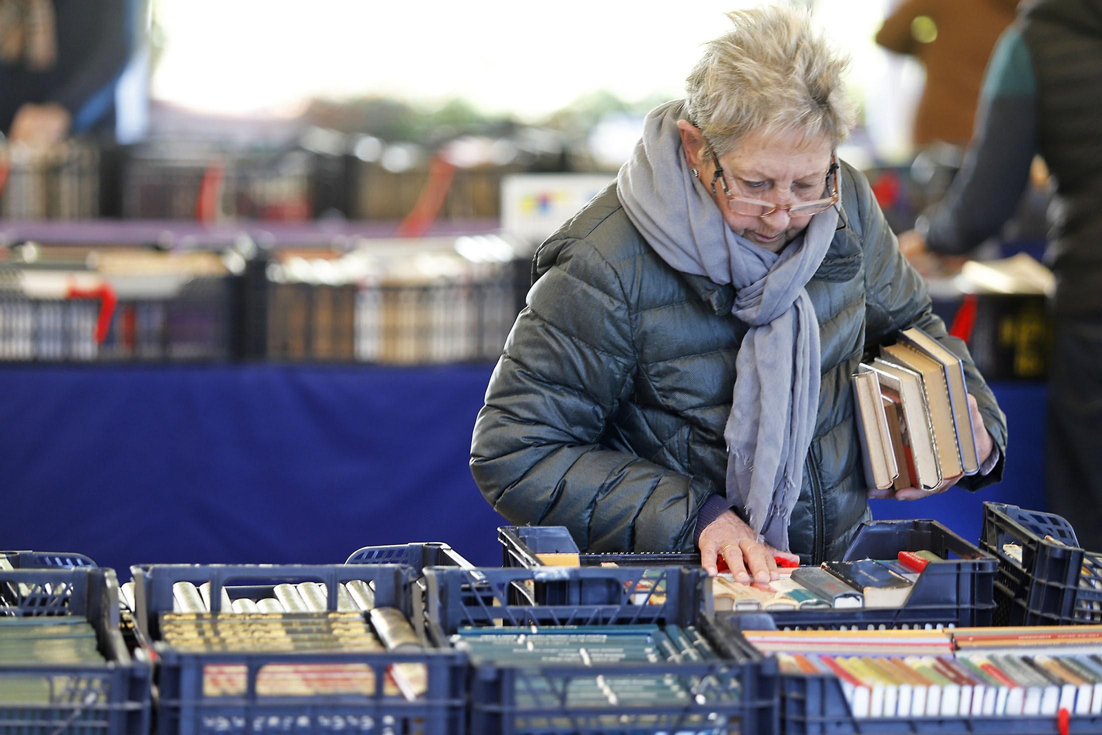 Imágenes del mercadillo solidario de Ayre en Huelva