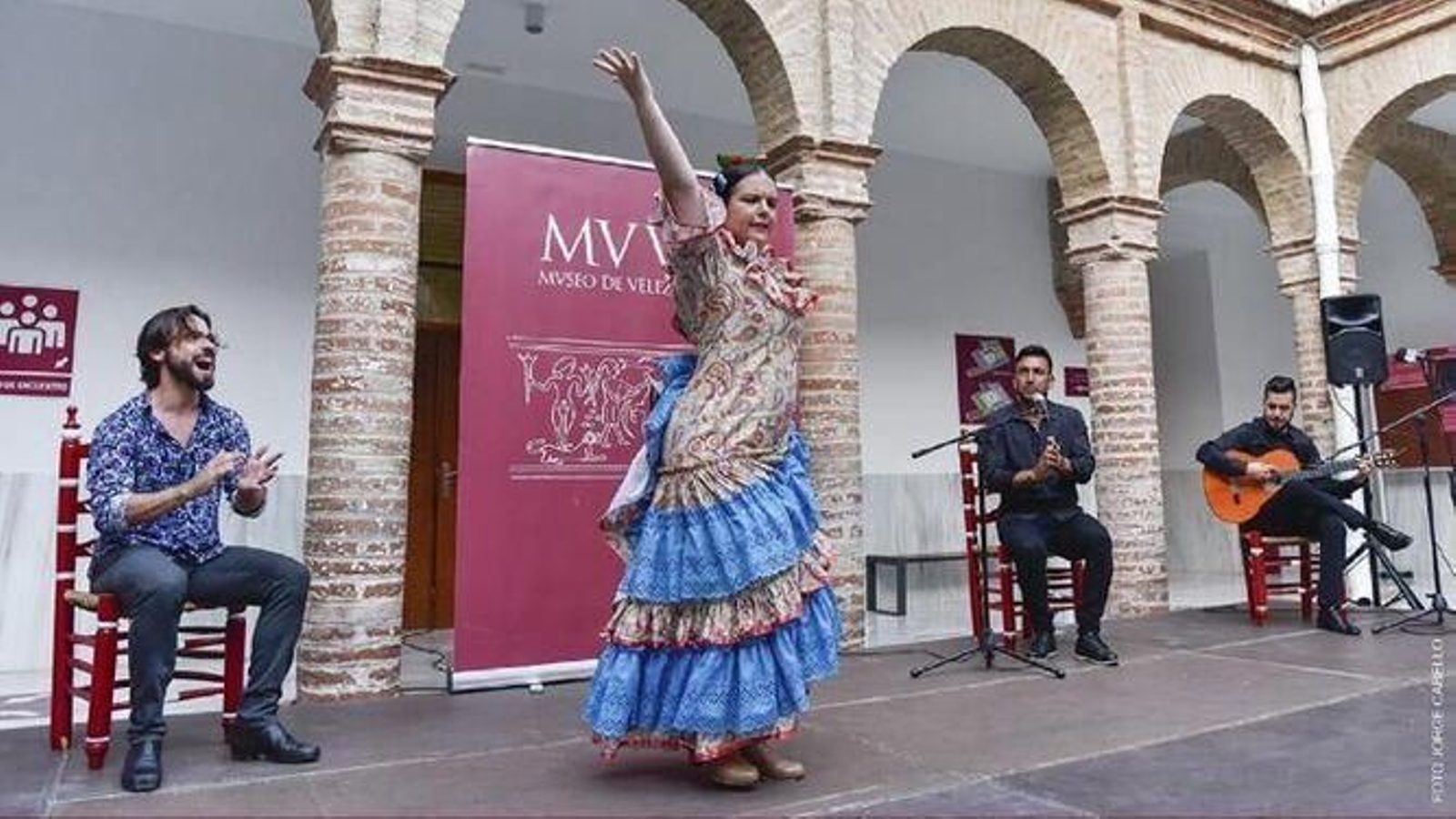 Cartel de los conciertos de los jueves en el MUVEL en Vélez-Málaga