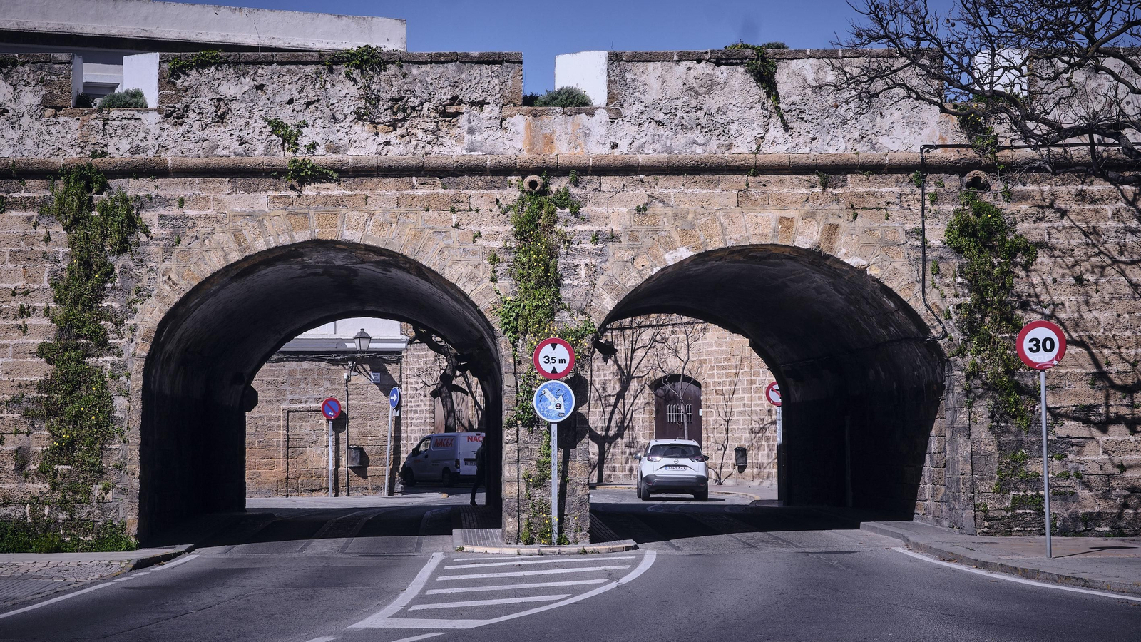 Los arcos de la muralla de San Carlos. Los arcos de la muralla de San Carlos.