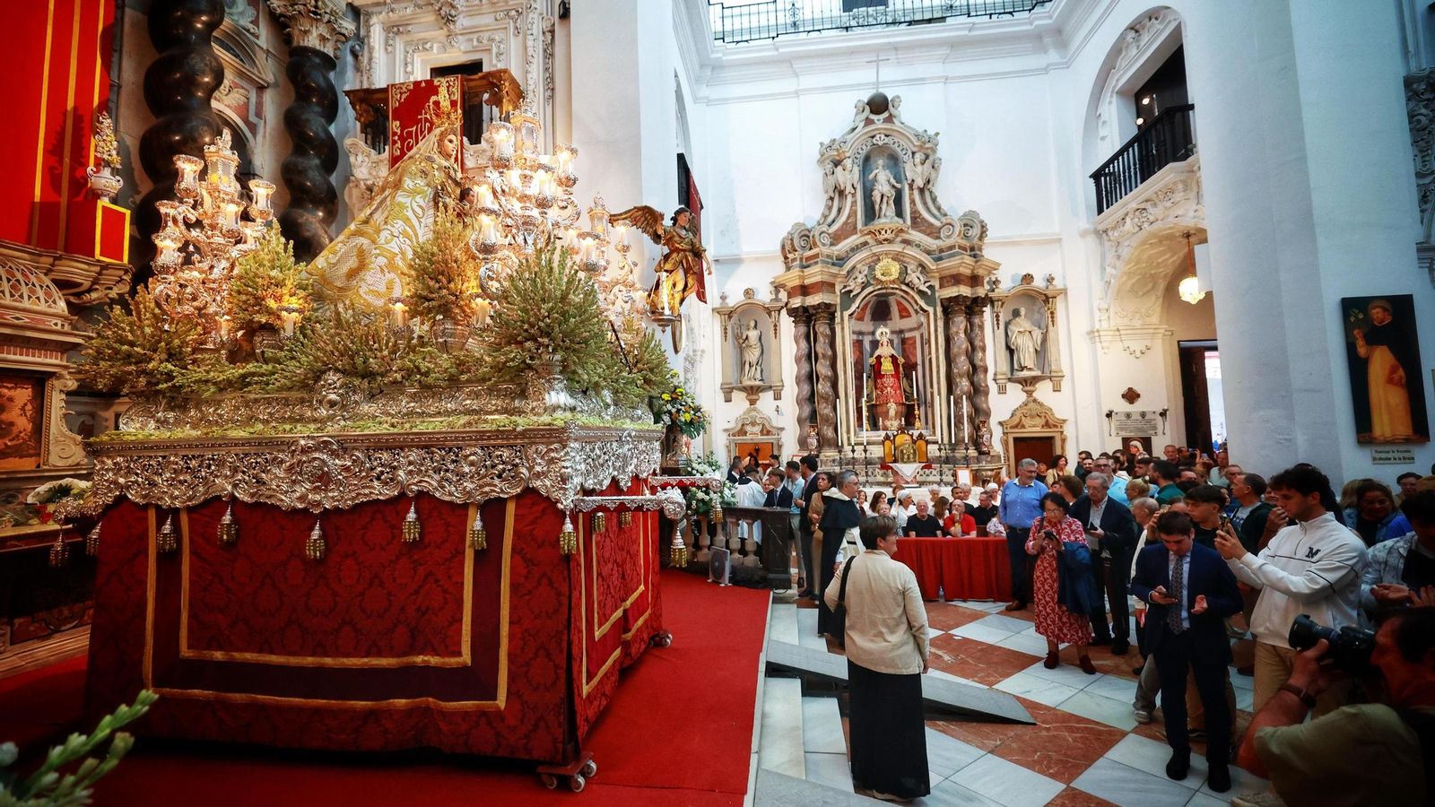 Las imágenes de la suspensión de la procesión de la Patrona de Cádiz