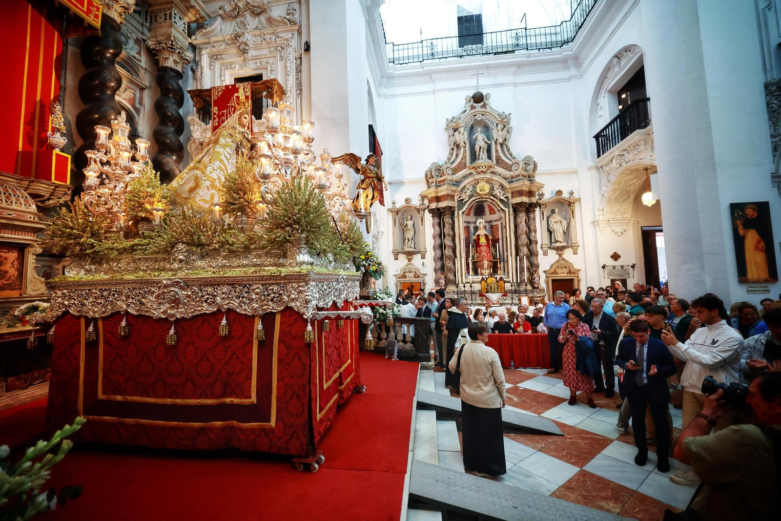 Las imágenes de la suspensión de la procesión de la Patrona de Cádiz