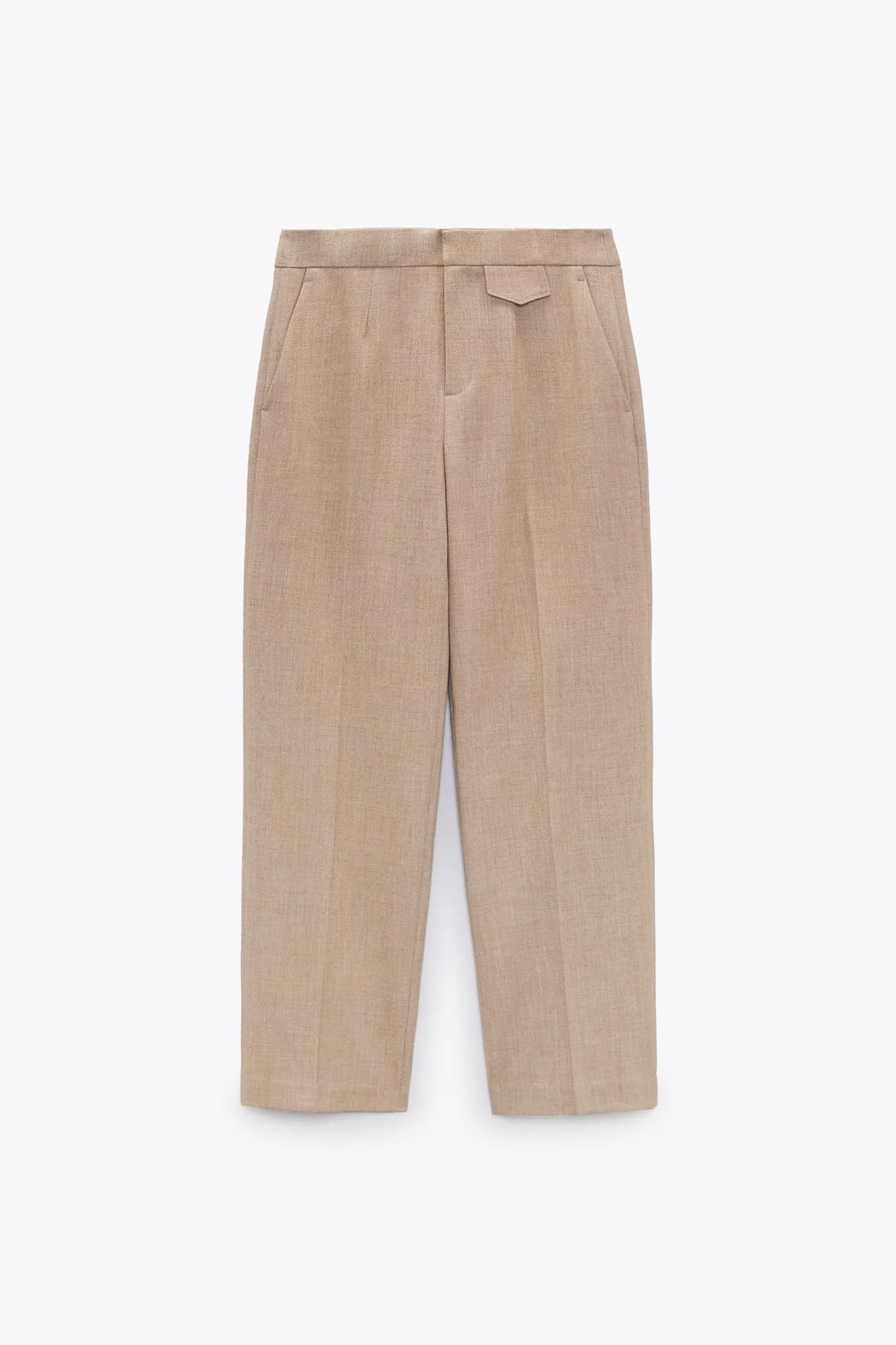 Pantalones wide leg de Zara para un look con traje sastre.