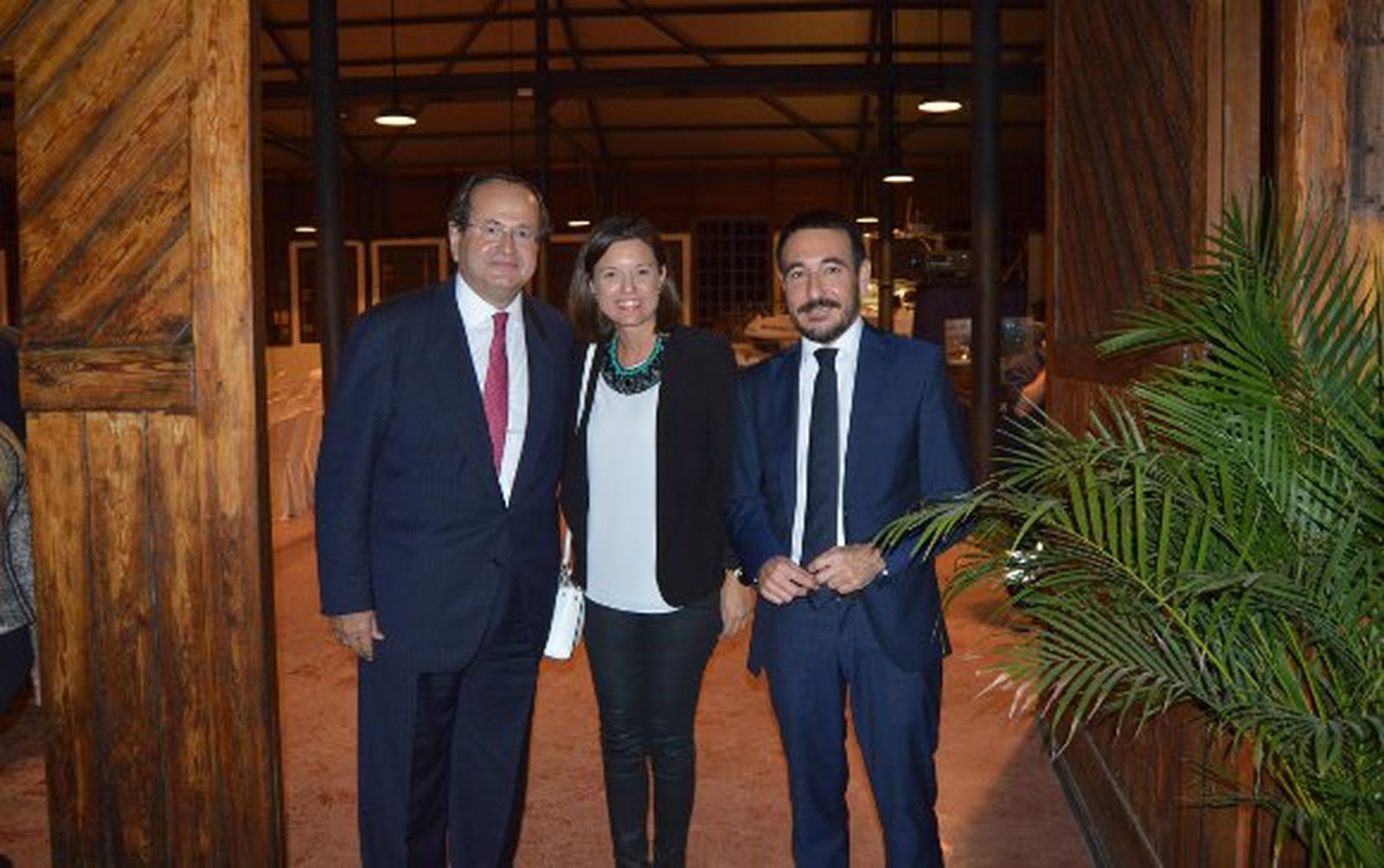 El presidente de Navantia, José Manuel Revuelta, con la alcaldesa de San Fernando, Patricia Cavada, y el delegado del Gobierno de la Junta en Cádiz,  Fernando López Gil.

Foto: Ignacio Casas de Ciria
