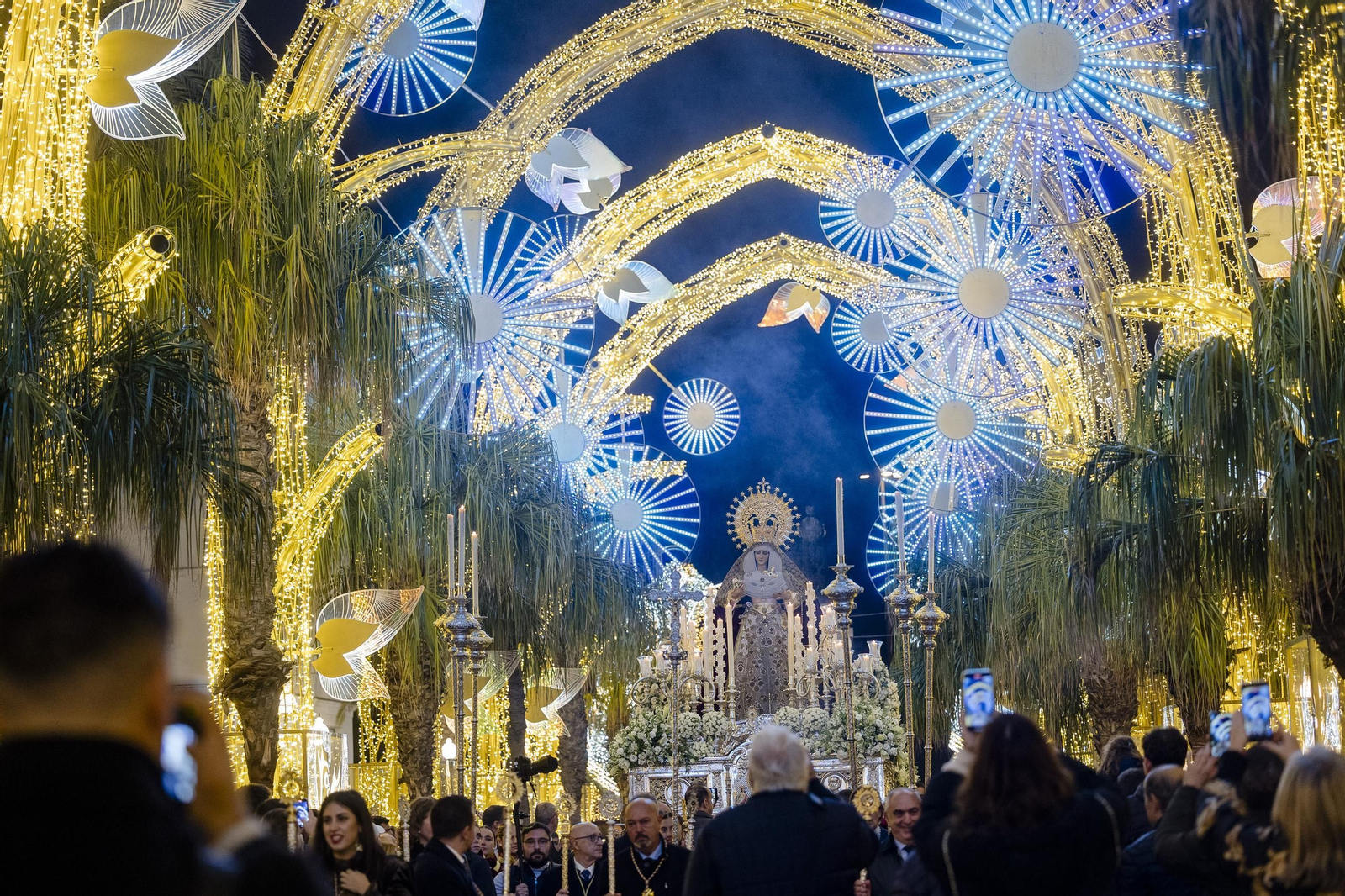 La procesión de regreso a la Merced de la  Virgen del Buen Fin de Sentencia en imágenes
