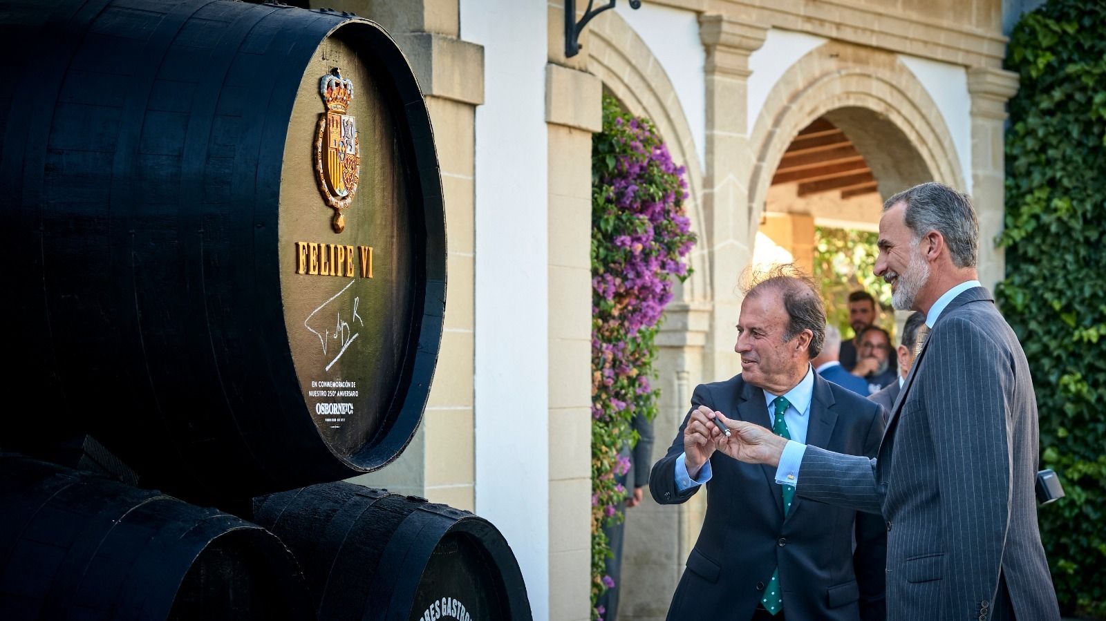 Una imagen de la visita del Rey Felipe VI a la Bodega de Mora de Osborne.
