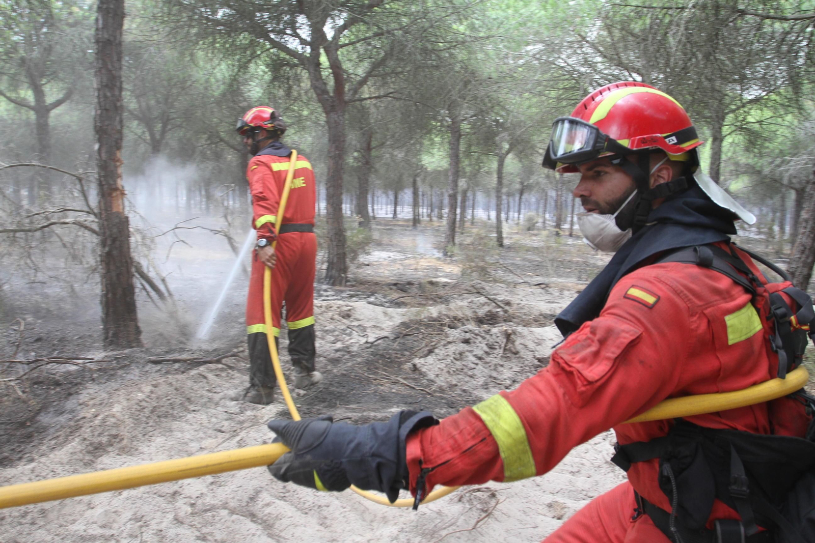 Las imágenes del incendio en Moguer y Mazagón