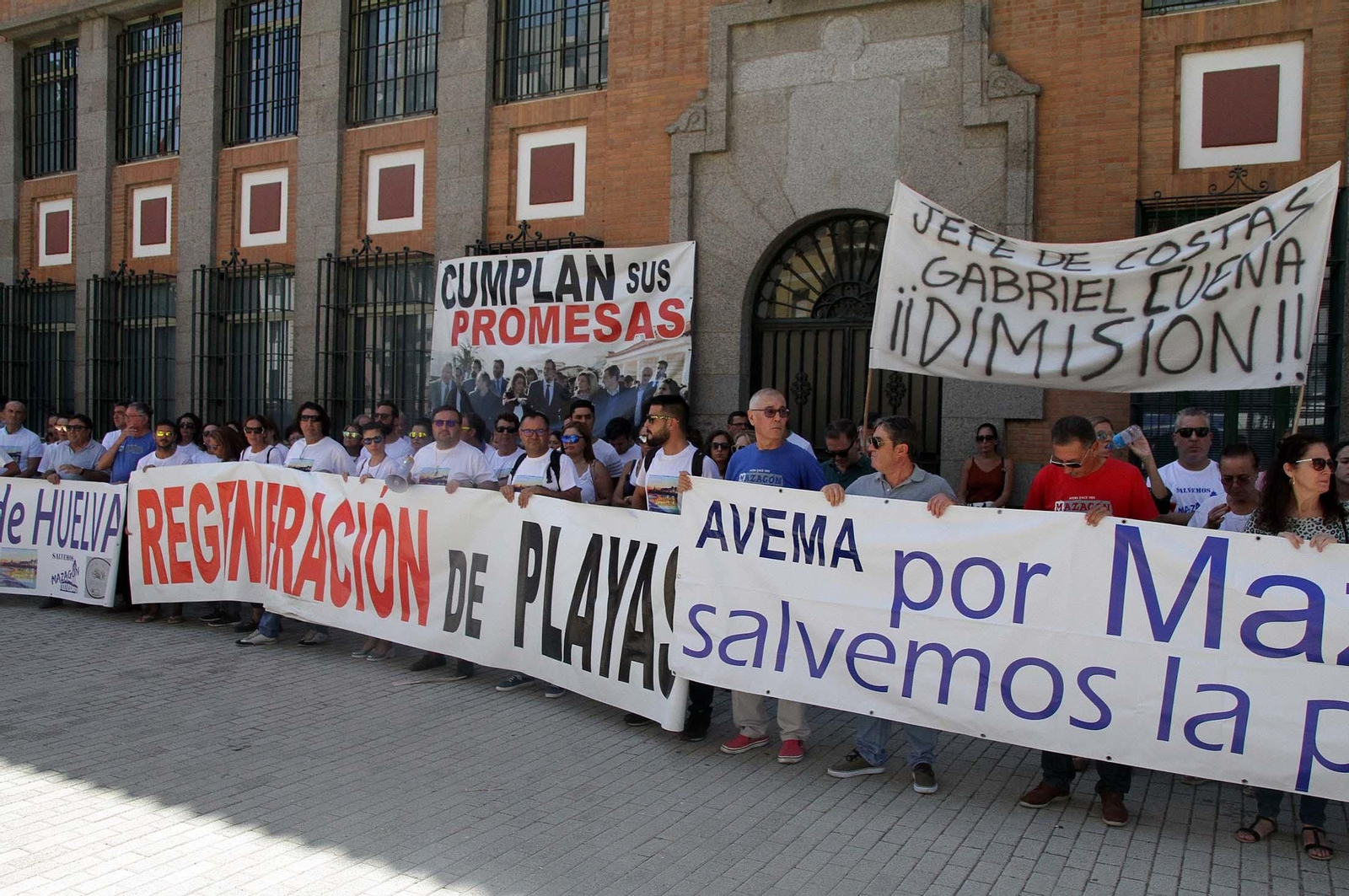 Imágenes de la manifestación "Salvemos las Playas de Huelva"
