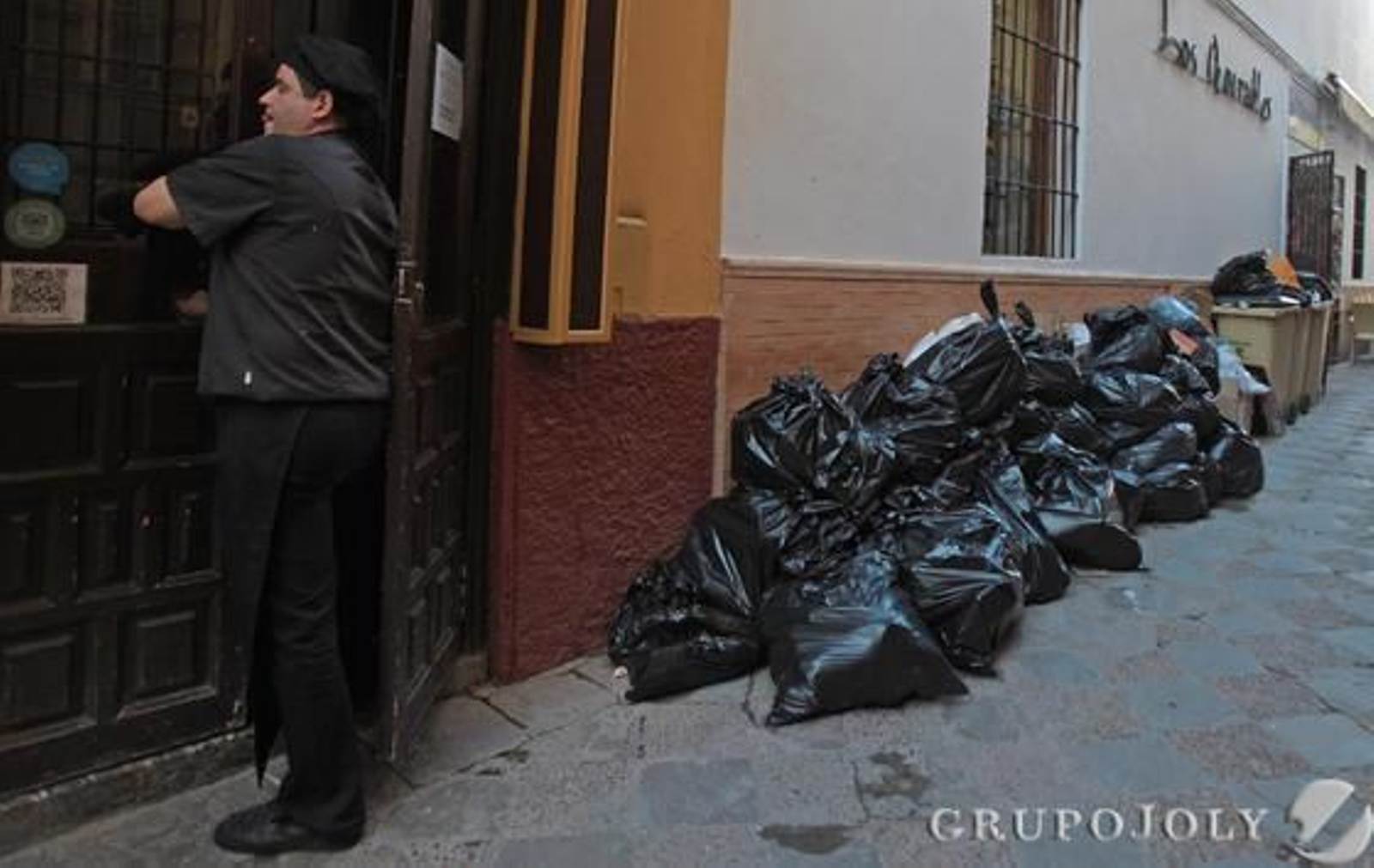 Basura acumulada en las aceras.

Foto: Antonio Pizarro