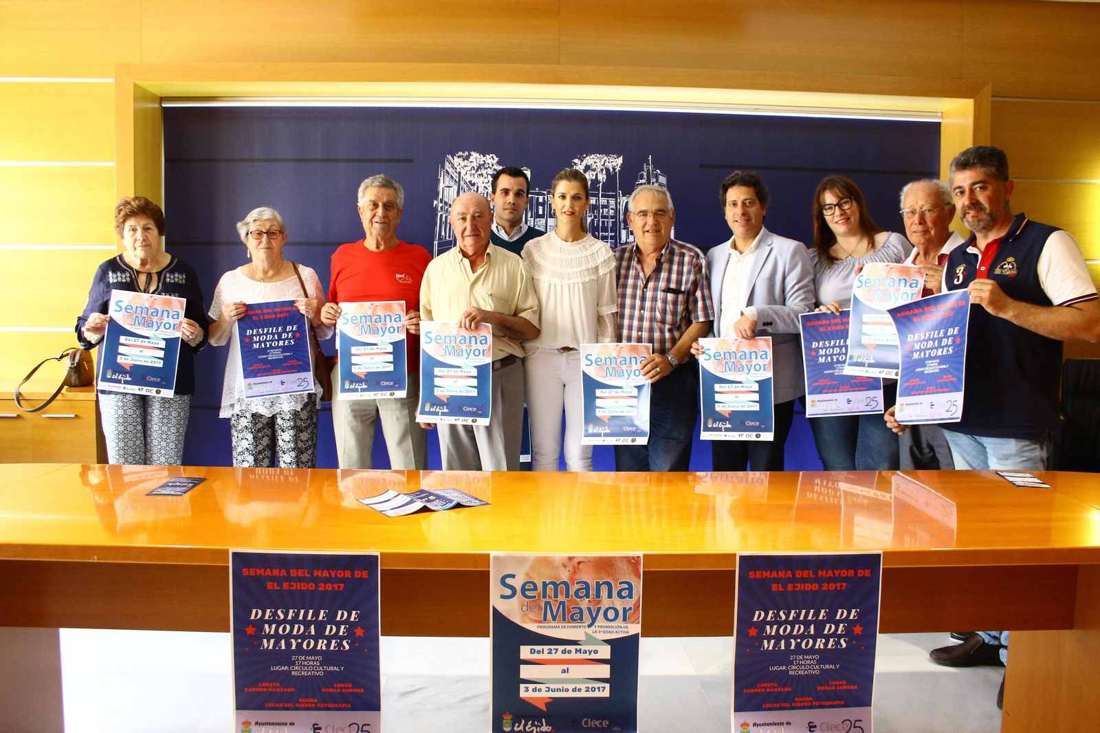 Presentación de la actividad por parte de la concejala de Servicios Sociales y presidentes de las asociaciones de mayores.