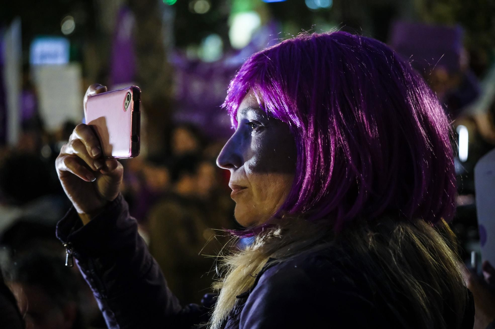 Concentración de colectivos feministas en la plaza de San Juan de Dios de Cádiz bajo el lema 'Ni un paso atrás'