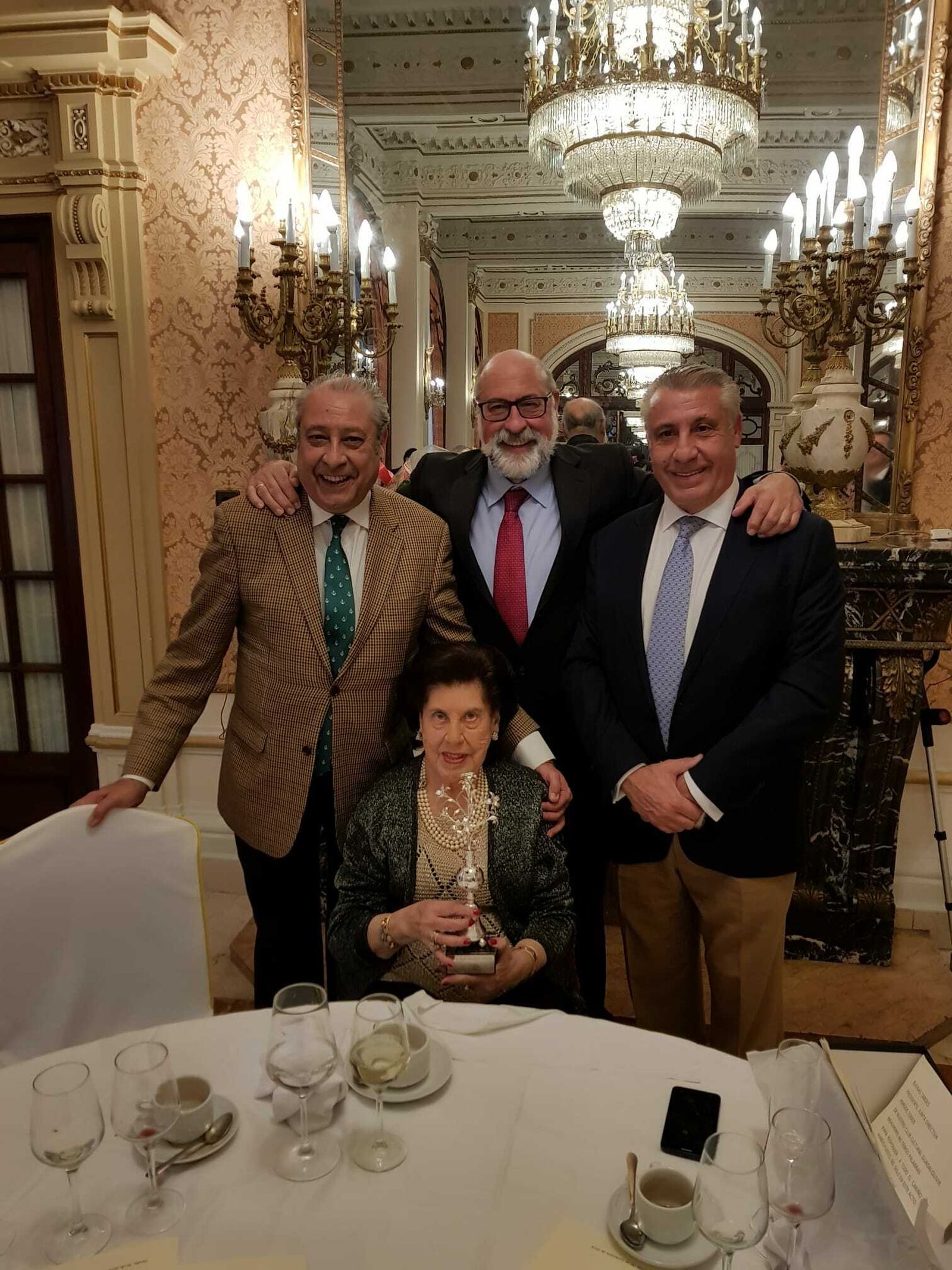 María Jesús Madrigal, socia de honor del Club Cultural Guadalquivir