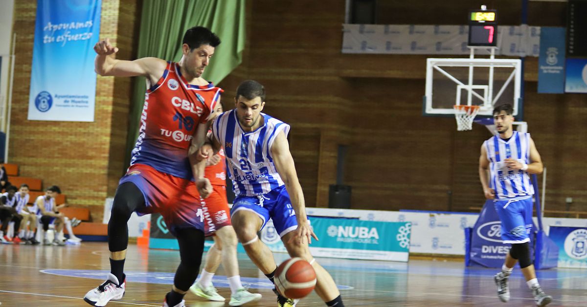 Imágenes del partido entre el Huelva Comercio y el CB la Zubia
