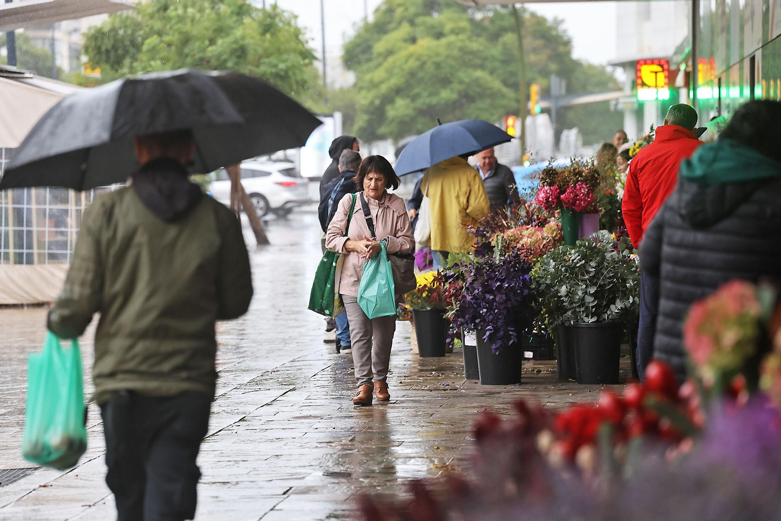 Imágenes de la lluviosa mañana de sábado en Huelva