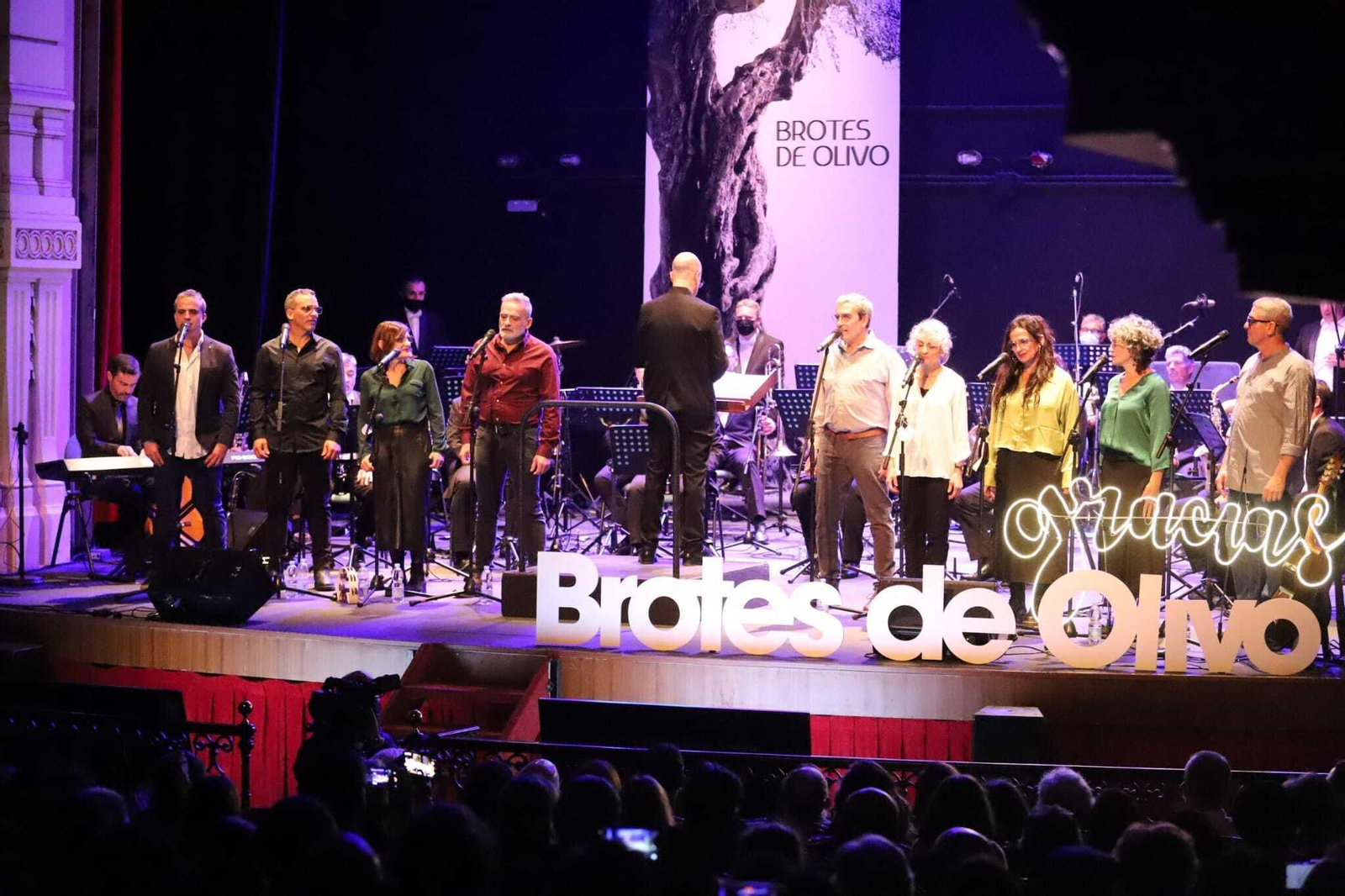Brotes de Olivo durante su actuación en el Gran Teatro.