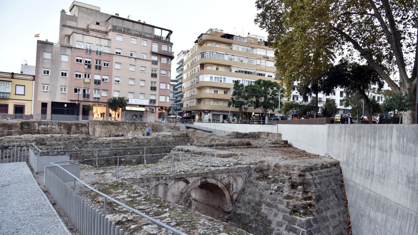Los restos de una de las puertas medievales de Algeciras.