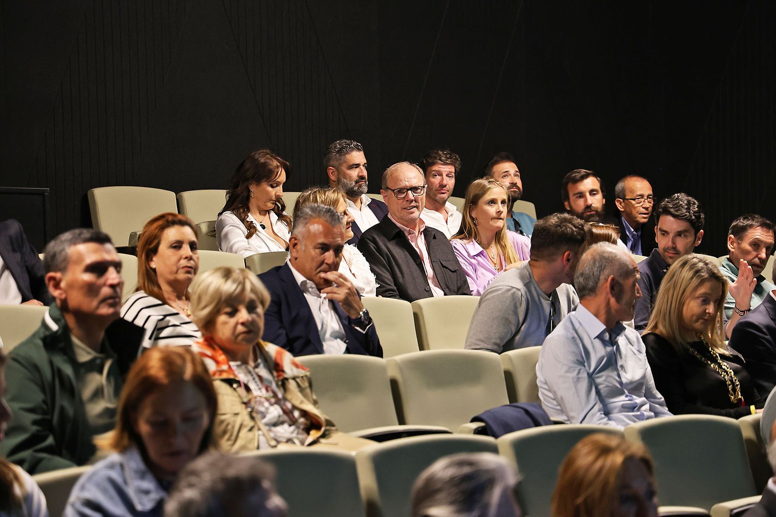 Movitransa presenta los nuevos modelos de BMW IX2 y el X2 en el complejo deportivo Lamiya