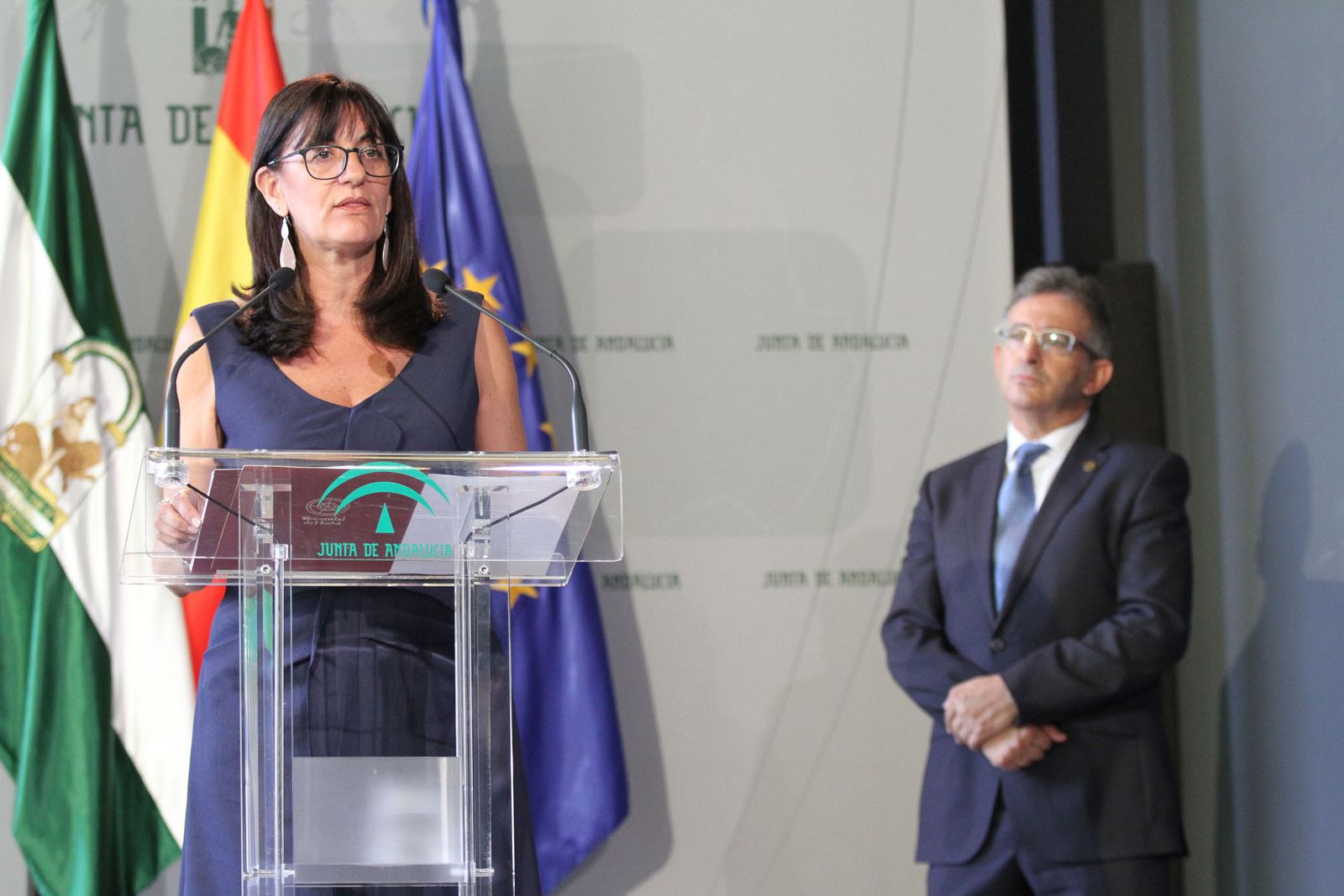 La linense María Antonia Peña ya ejerce de rectora de la UHU