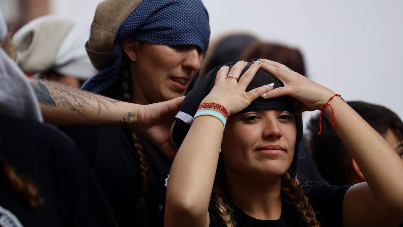 Costaleras de la Virgen de la Encarnación de la hermandad del Amor de Córdoba.
