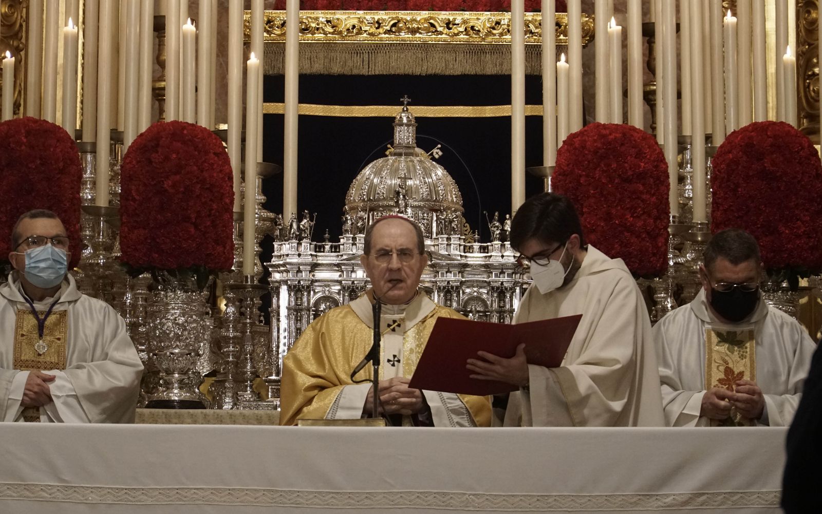 Monseñor Asenjo durante la Función Principal del Gran Poder.