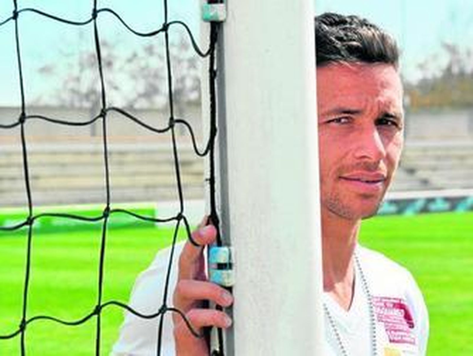 Rubén Castro, en la ciudad deportiva de Los Bermejales durante una entrevista.