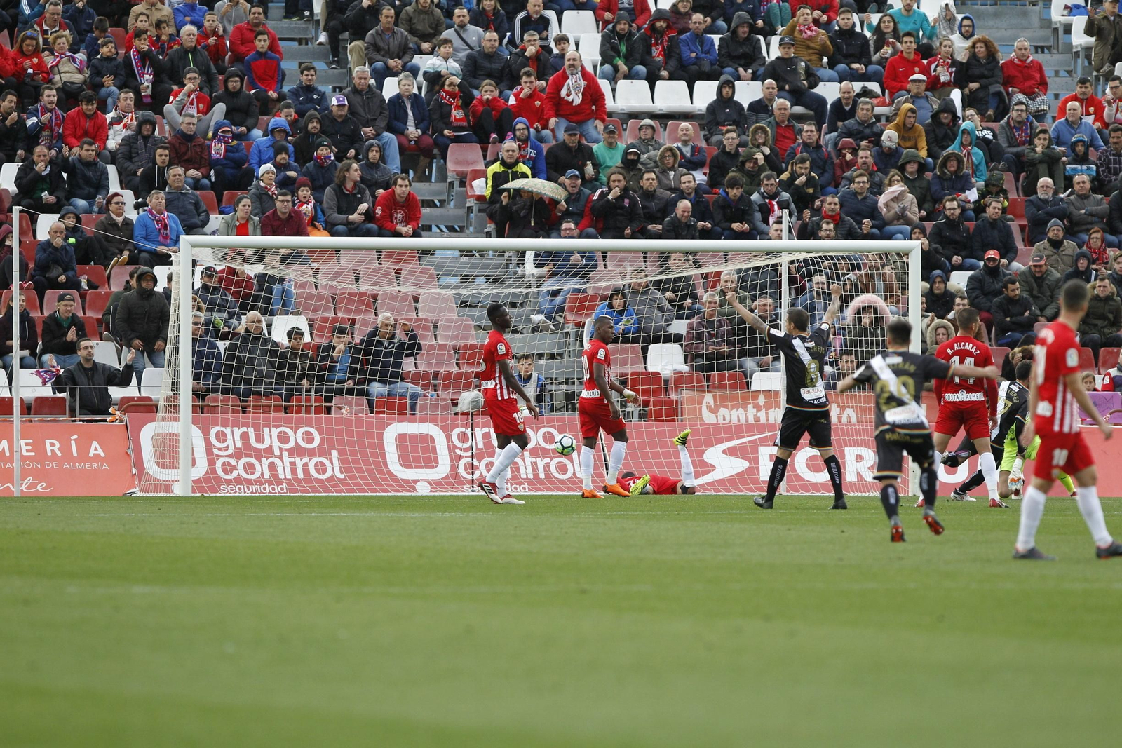 El UD Almería-Rayo Vallecano, en imágenes