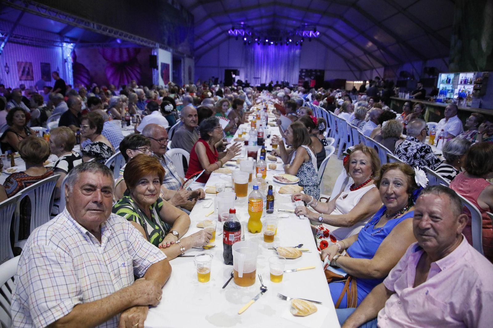 Las mejores imágenes del homenaje a los mayores en la caseta municipal de Almería