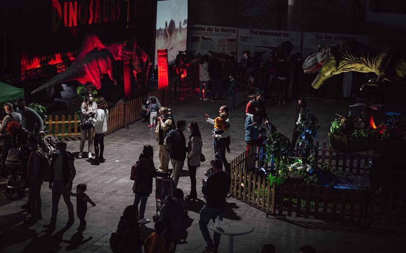 Vuelve aa Granada la mejor exposición sobre dinosaurios