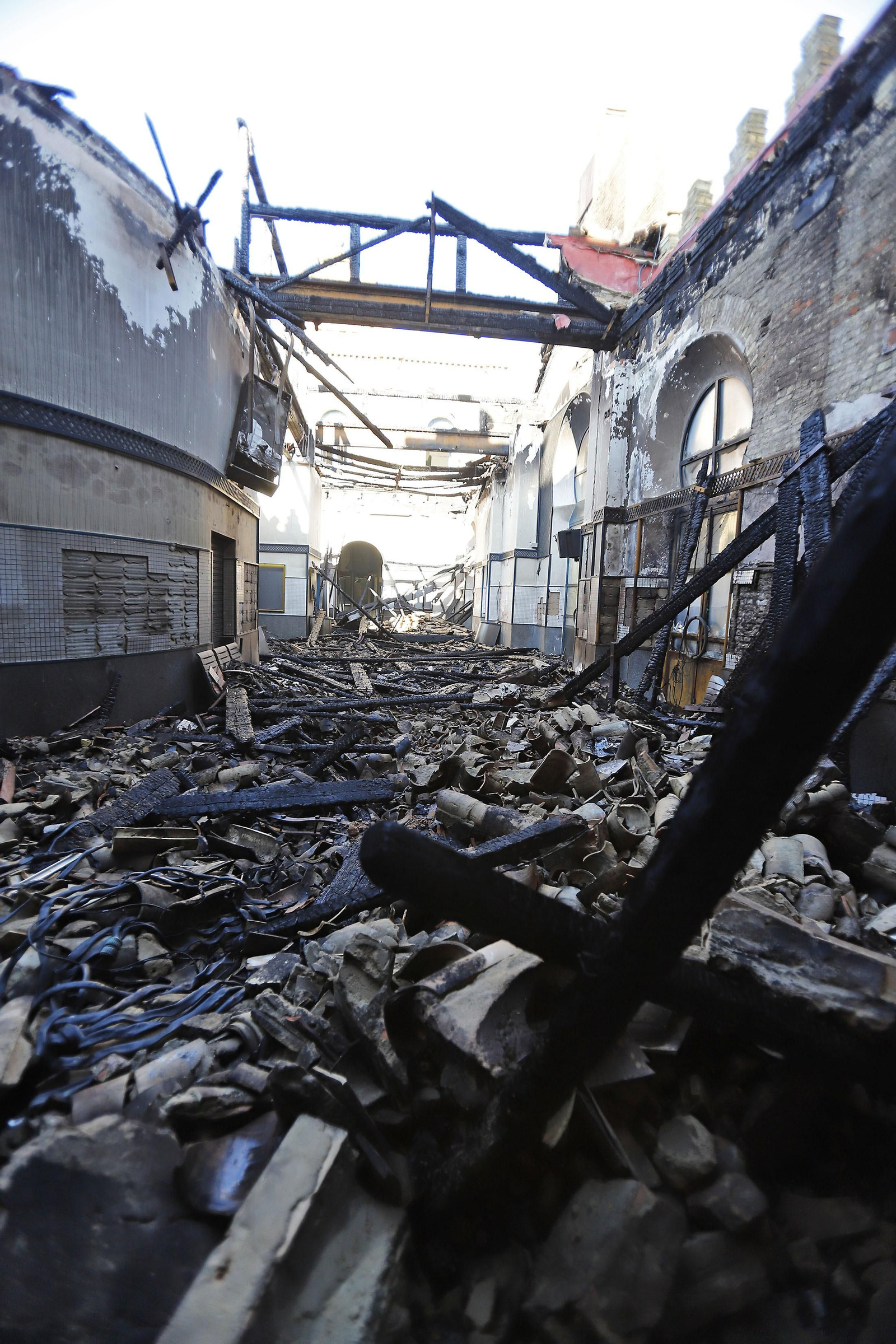 Un incendio deja importantes en la antigua estación de tren de Huelva