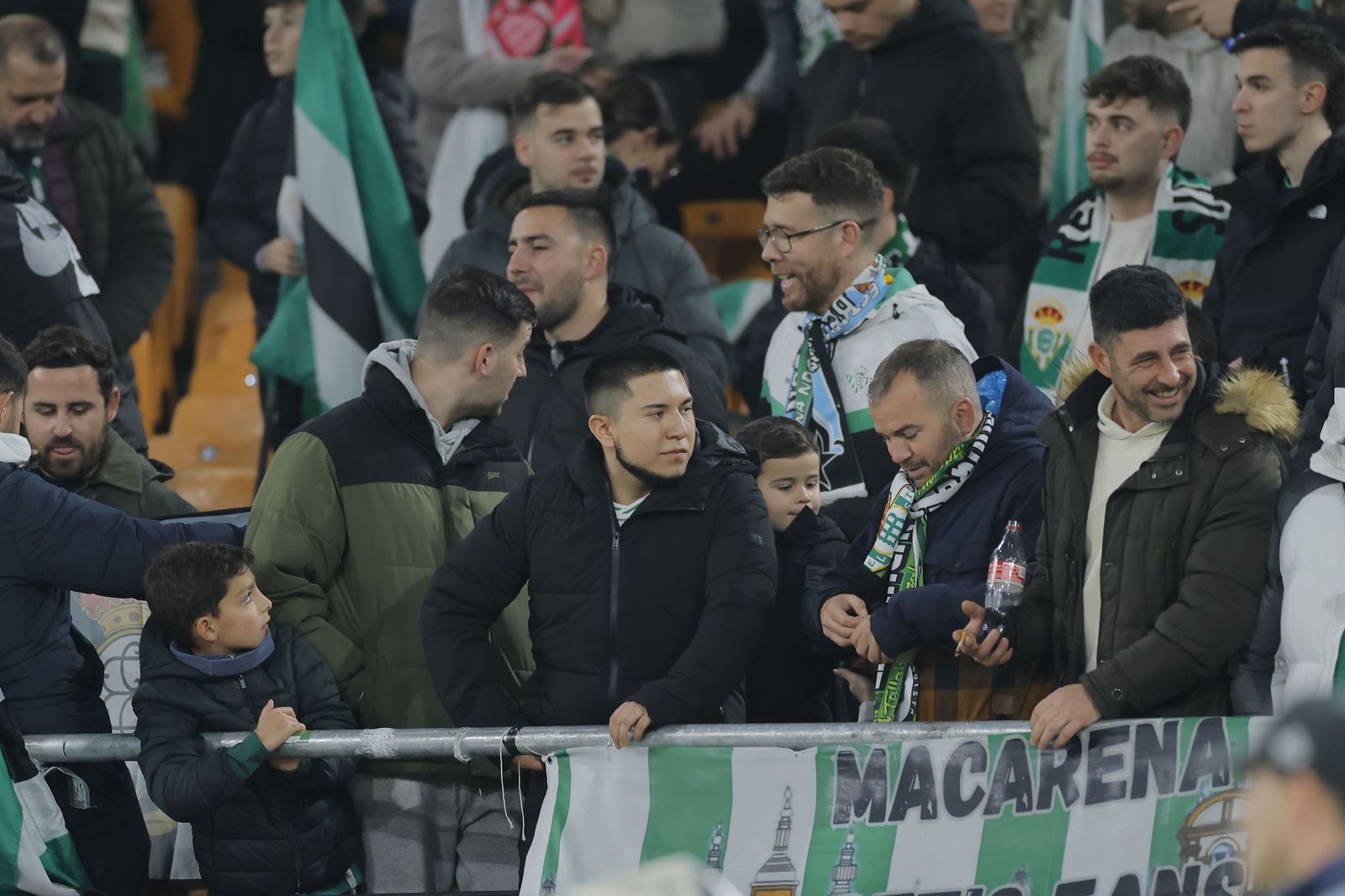 Buscate en las fotos del Betis - Feyenoord