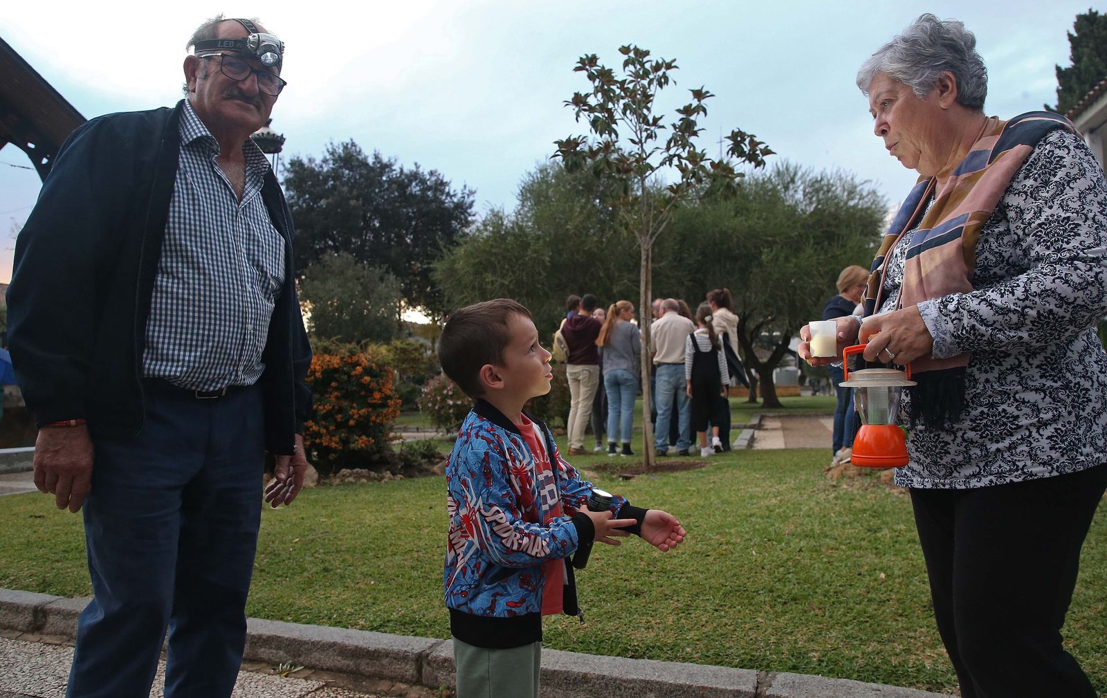Fotos de la manifestación contra los cortes de luz en Castellar