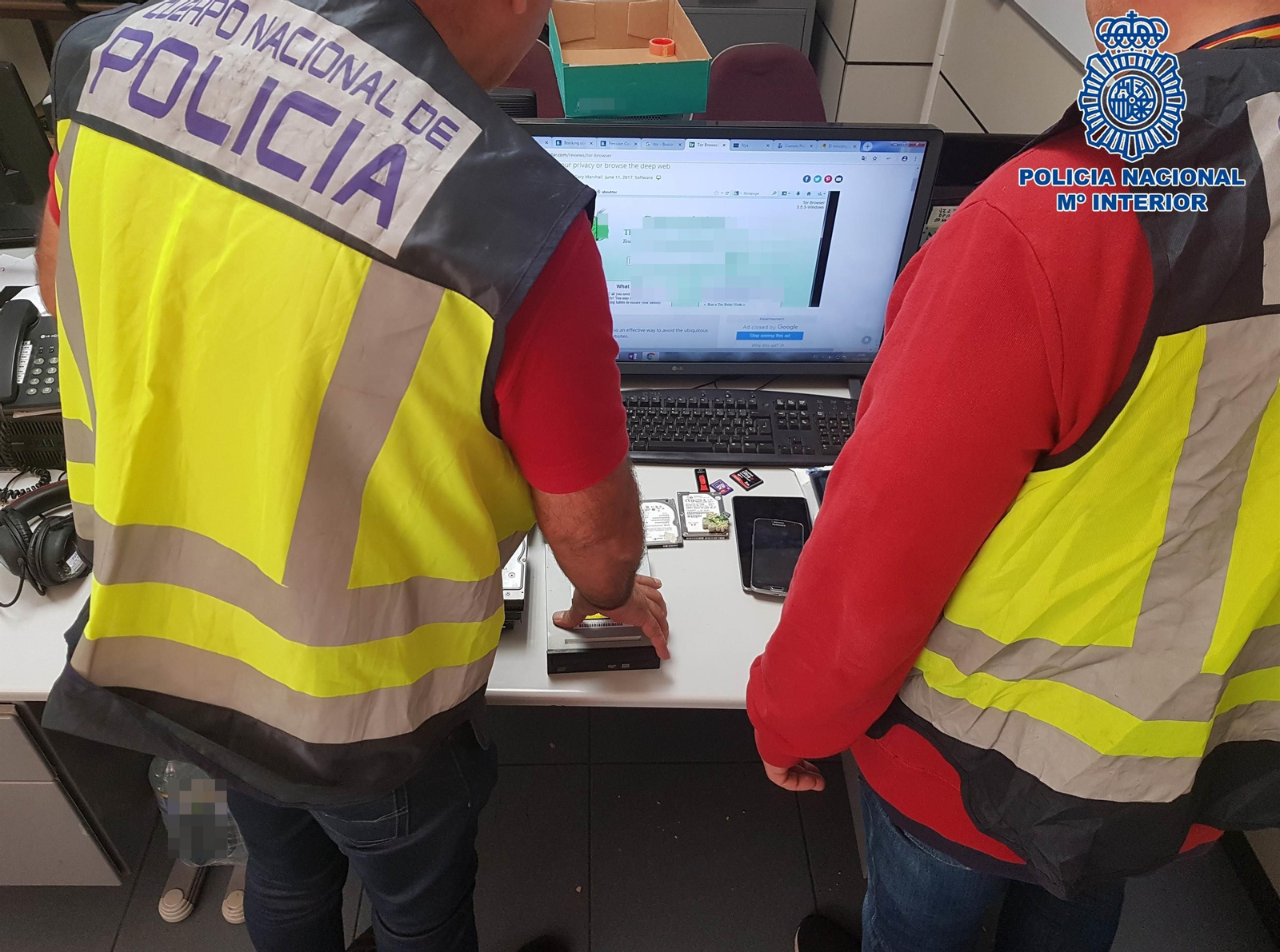 Agentes de la Policía Nacional durante un operativo.