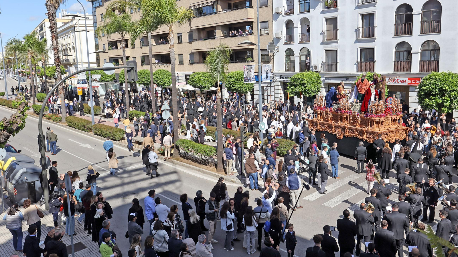 Imágenes de la Hermandad de la Sagrada Mortaja en el Sábado Santo de Jerez 2025