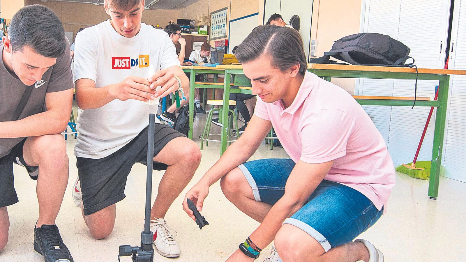 Los jóvenes y las nuevas tecnologías. Los jóvenes y las nuevas tecnologías.