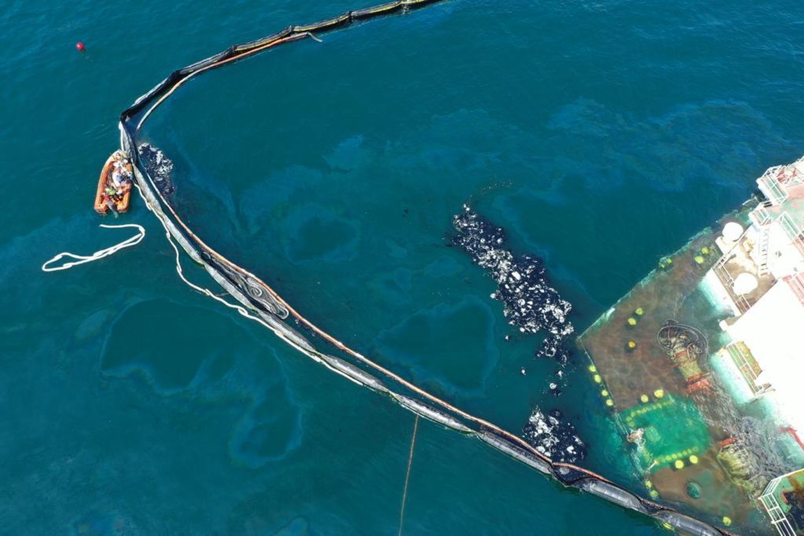 El vertido del 'OS 35' a la Bahía.