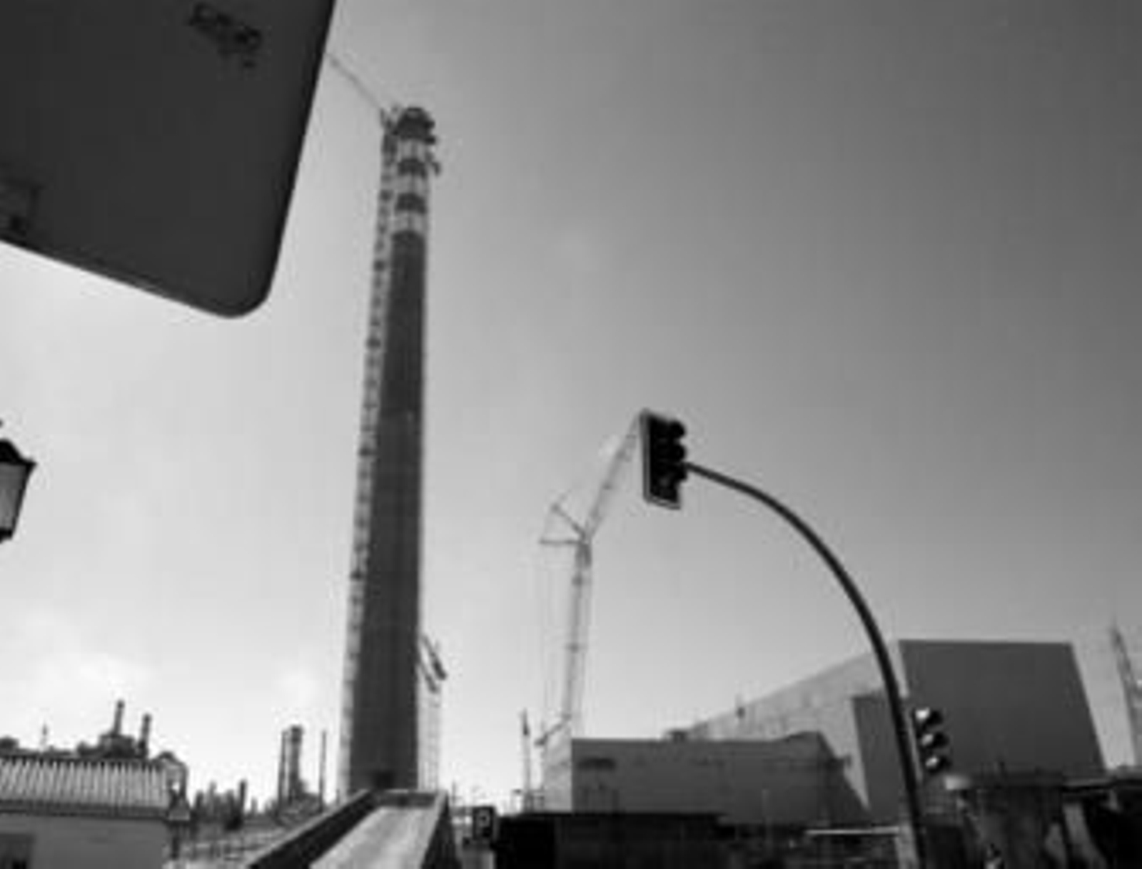 Vista parcial de la central térmica de Enel, en proceso de reconversión, que pasará a manos de E.On.