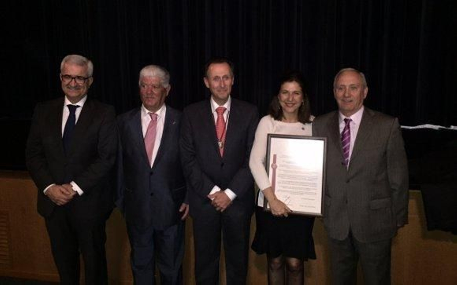 Manuel Jiménez Barrios, Manolo Barberá, el alcalde José María Román, Ana Romero y Sebastián Saucedo.

Foto: Ignacio Casas de Ciria