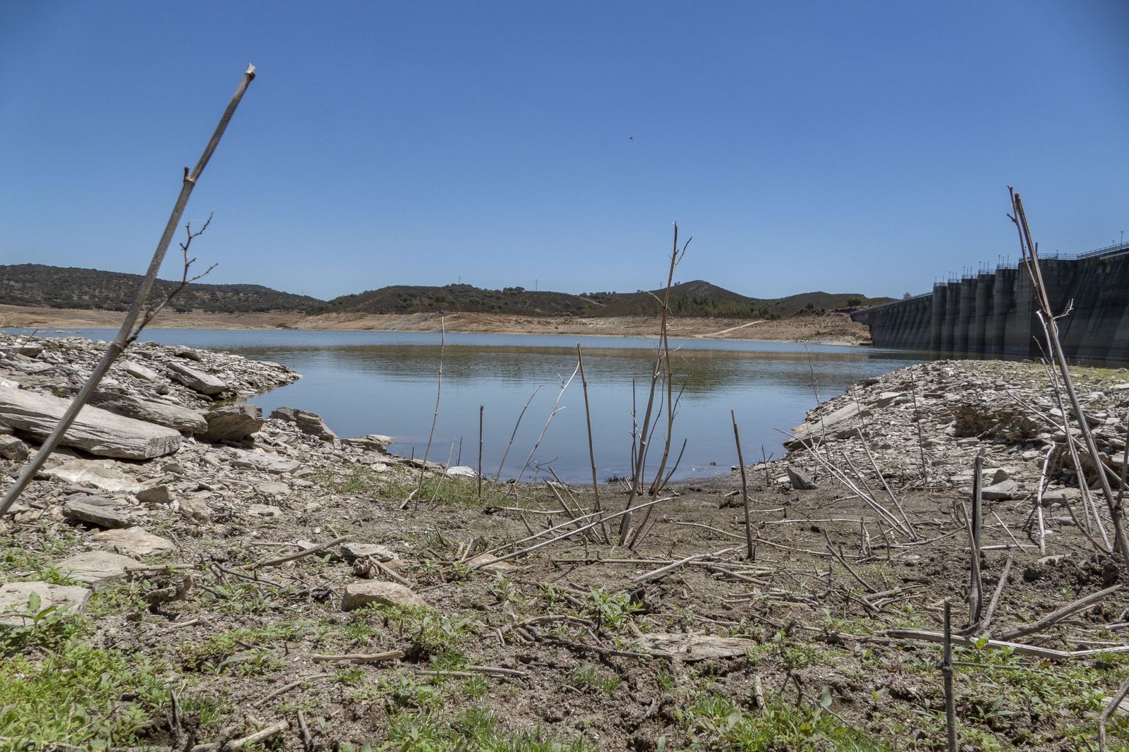 Vista del embalse  de Aracena, que abastece a varios de los pueblos de la Sierra de Huelva