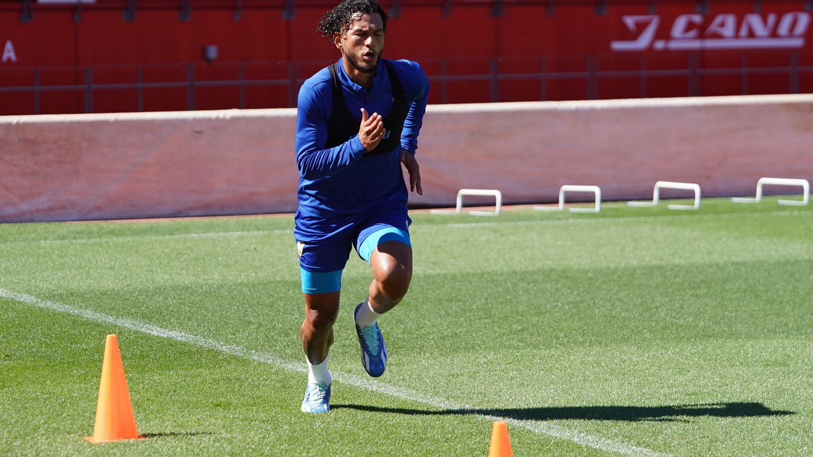 Luis Suárez se ejercita en solitario en el Power Horse Stadium.