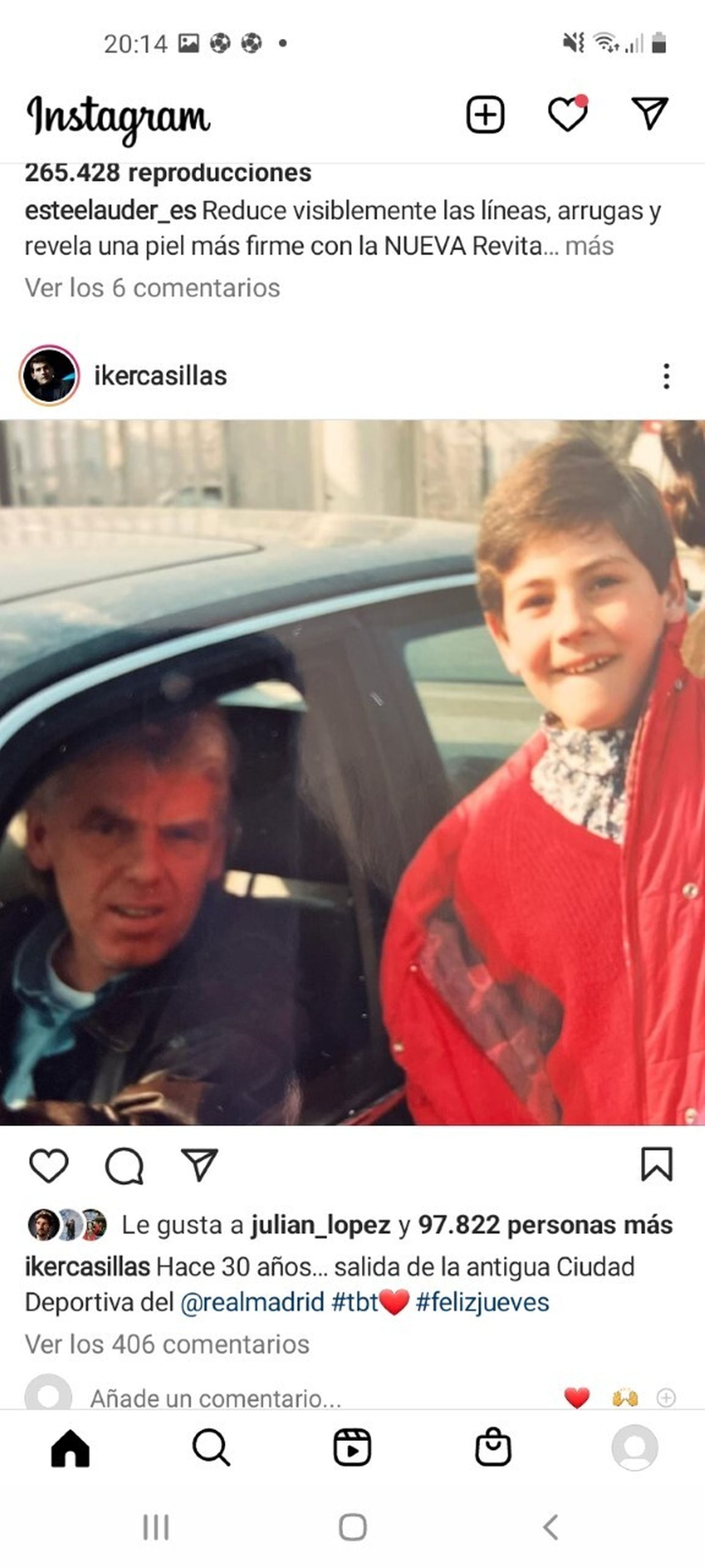 Este niño futbolero se hizo esta foto con el entrenador Leo Beenhaker, al que esperó tras un entrenamiento