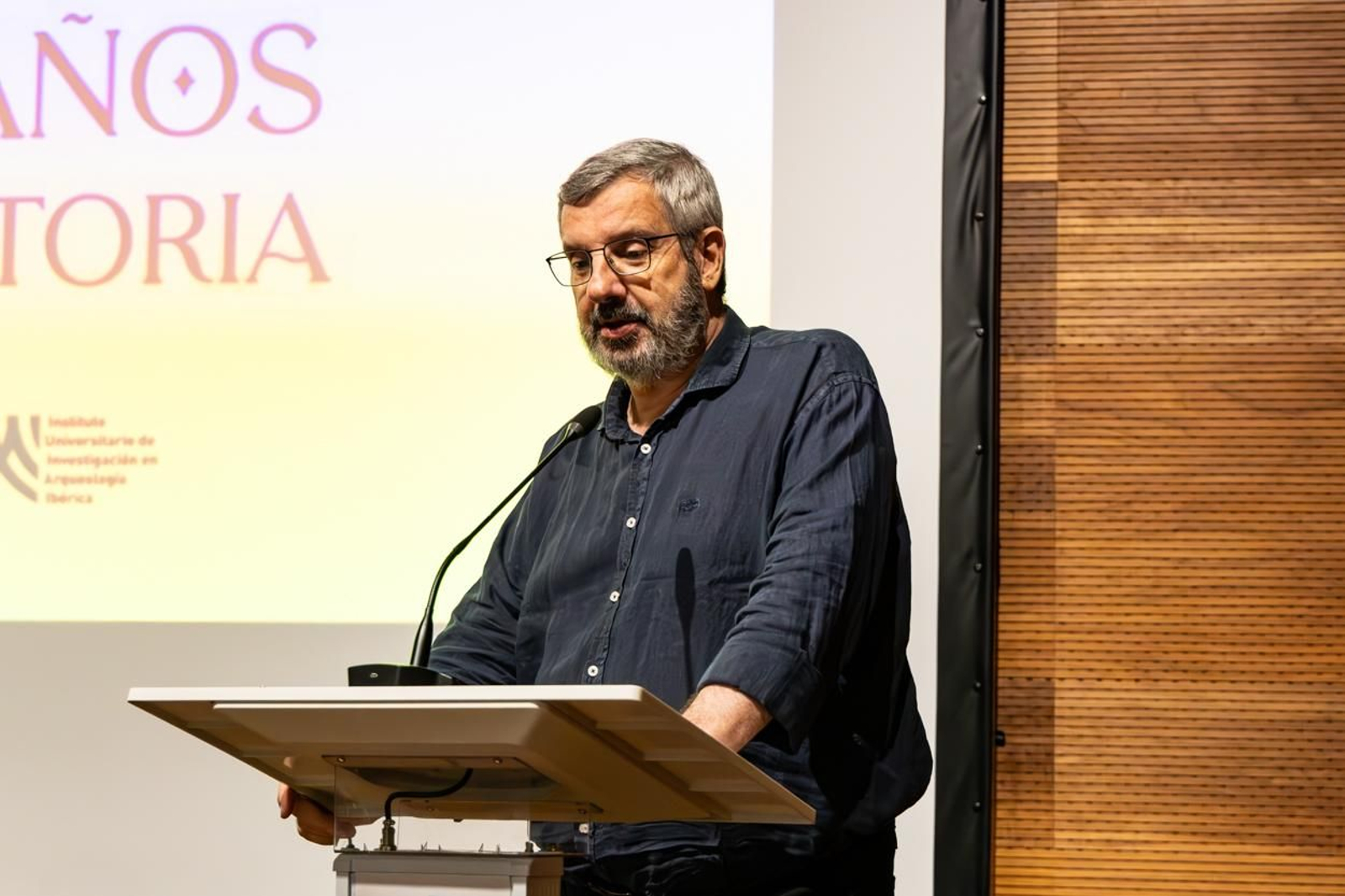 Asi ha sido el homenaje a Arturo Ruiz.