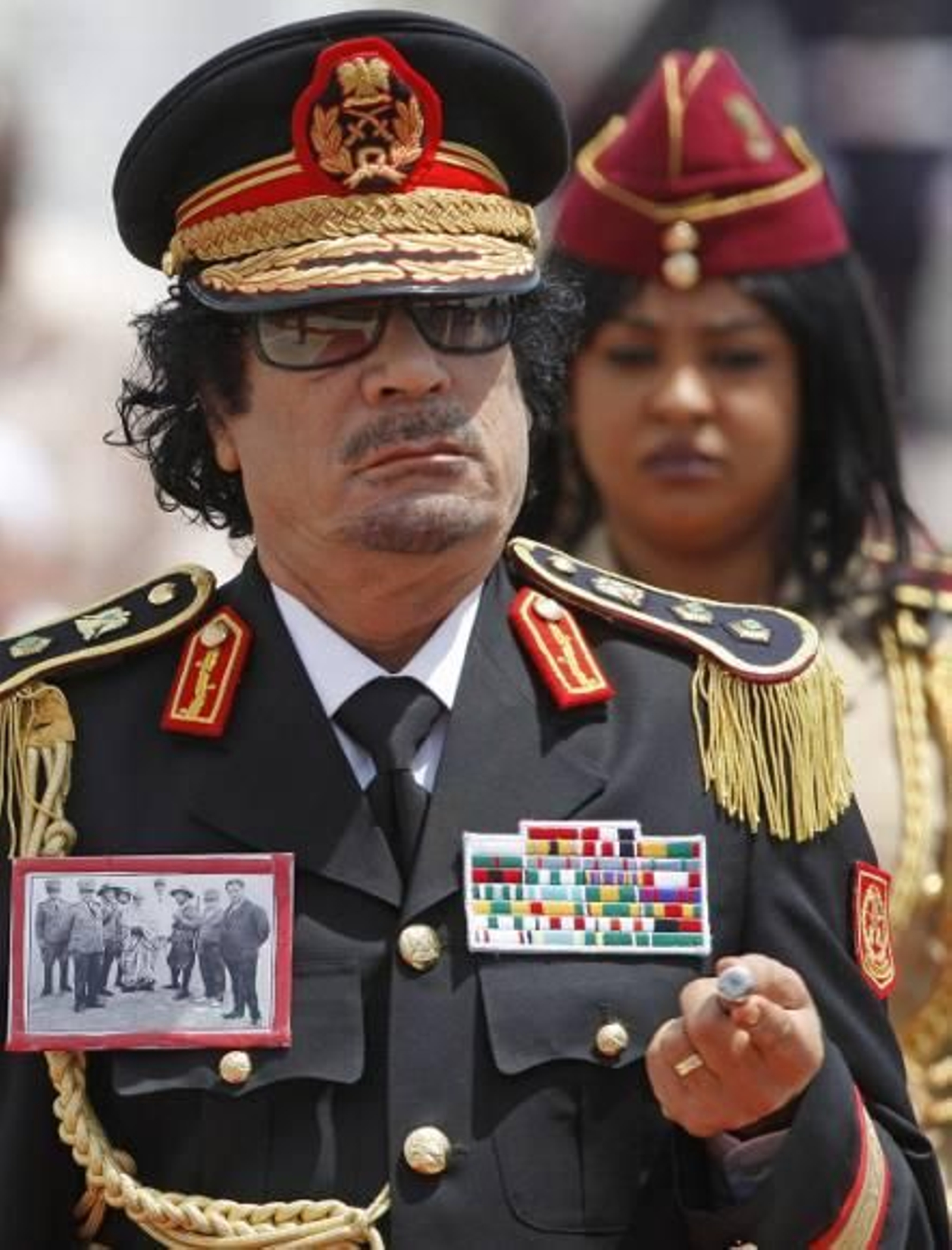 Más de 40 años de dictadura y excentricidades