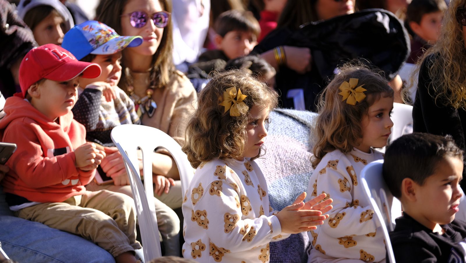Imágenes del teatro infantil del navidad, en la Plaza Vieja de Almería